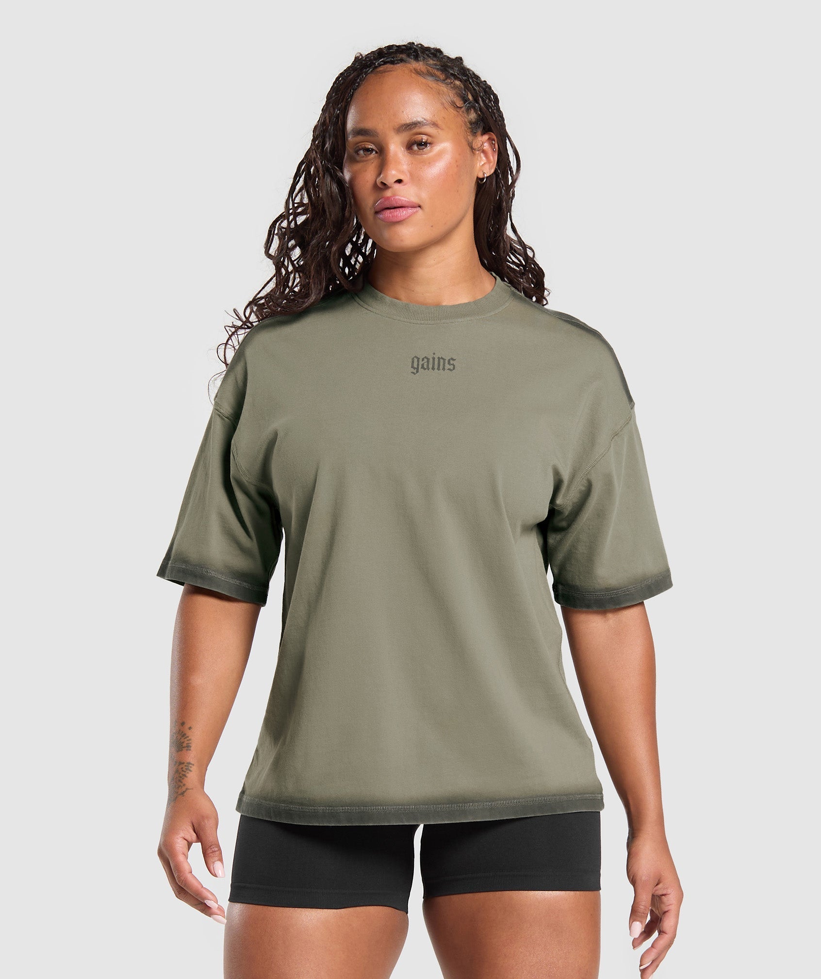 gymshark-gains-washed-heavyweight-cotton-t-shirt-base-green-strength-green-ss25