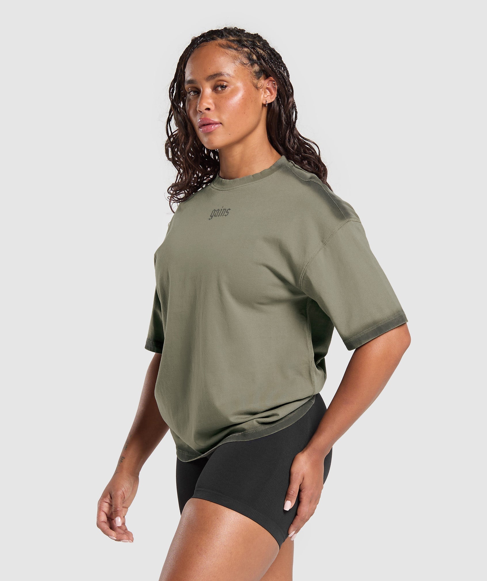 gymshark-gains-washed-heavyweight-cotton-t-shirt-base-green-strength-green-ss25