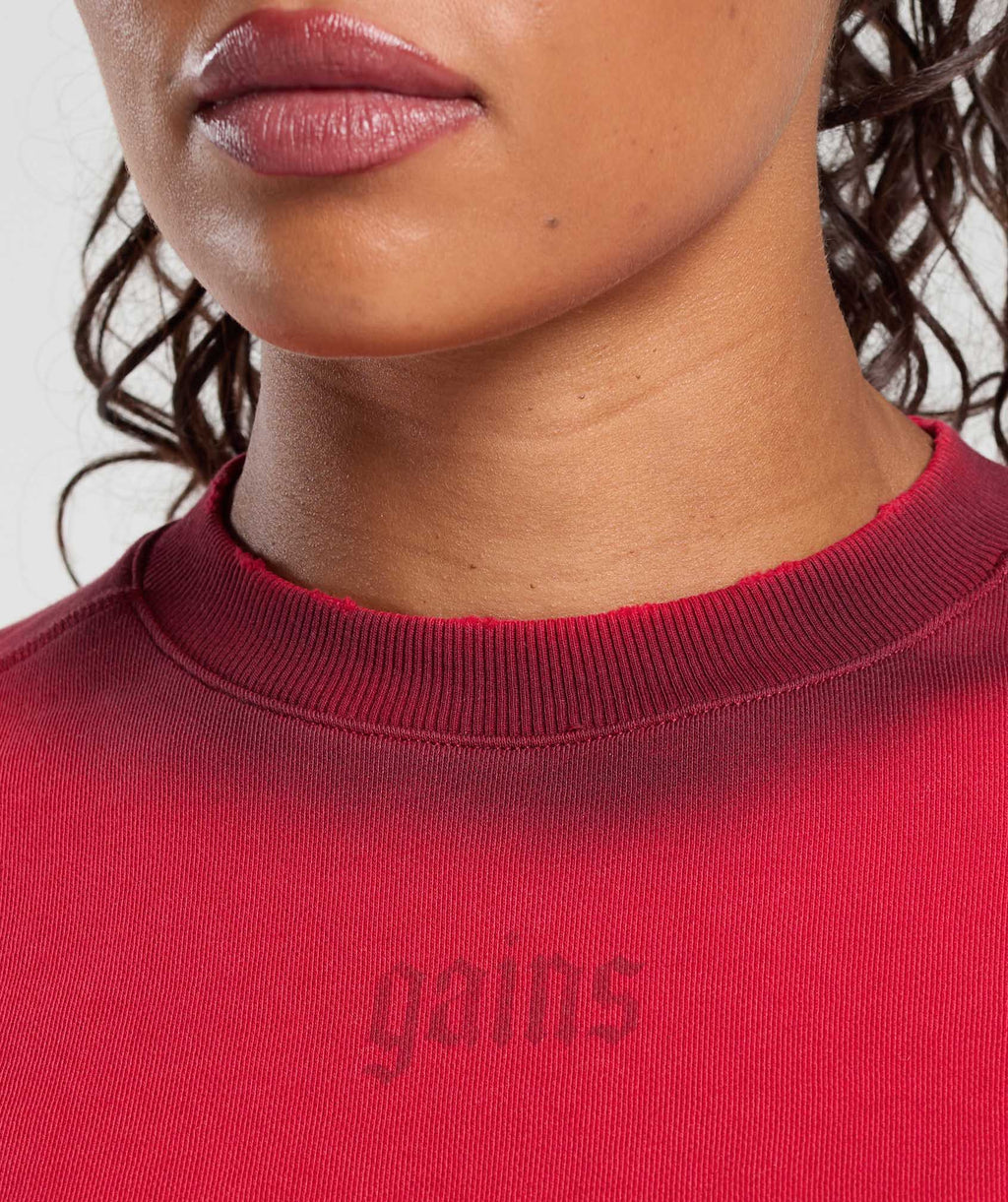 gymshark-gains-washed-loopback-crew-neck-conditioning-red-sets-red-ss25