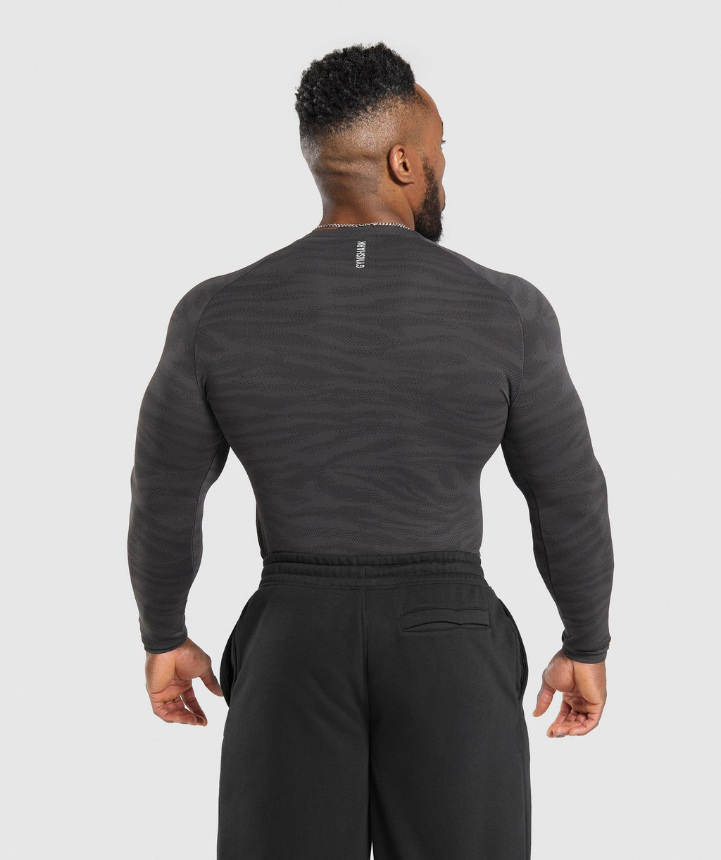 gymshark-geo-animal-seamless-long-sleeve-t-shirt-onyx-grey-black-aw24