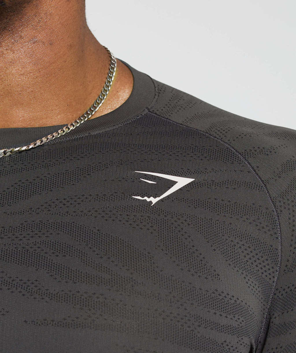 gymshark-geo-animal-seamless-long-sleeve-t-shirt-onyx-grey-black-aw24