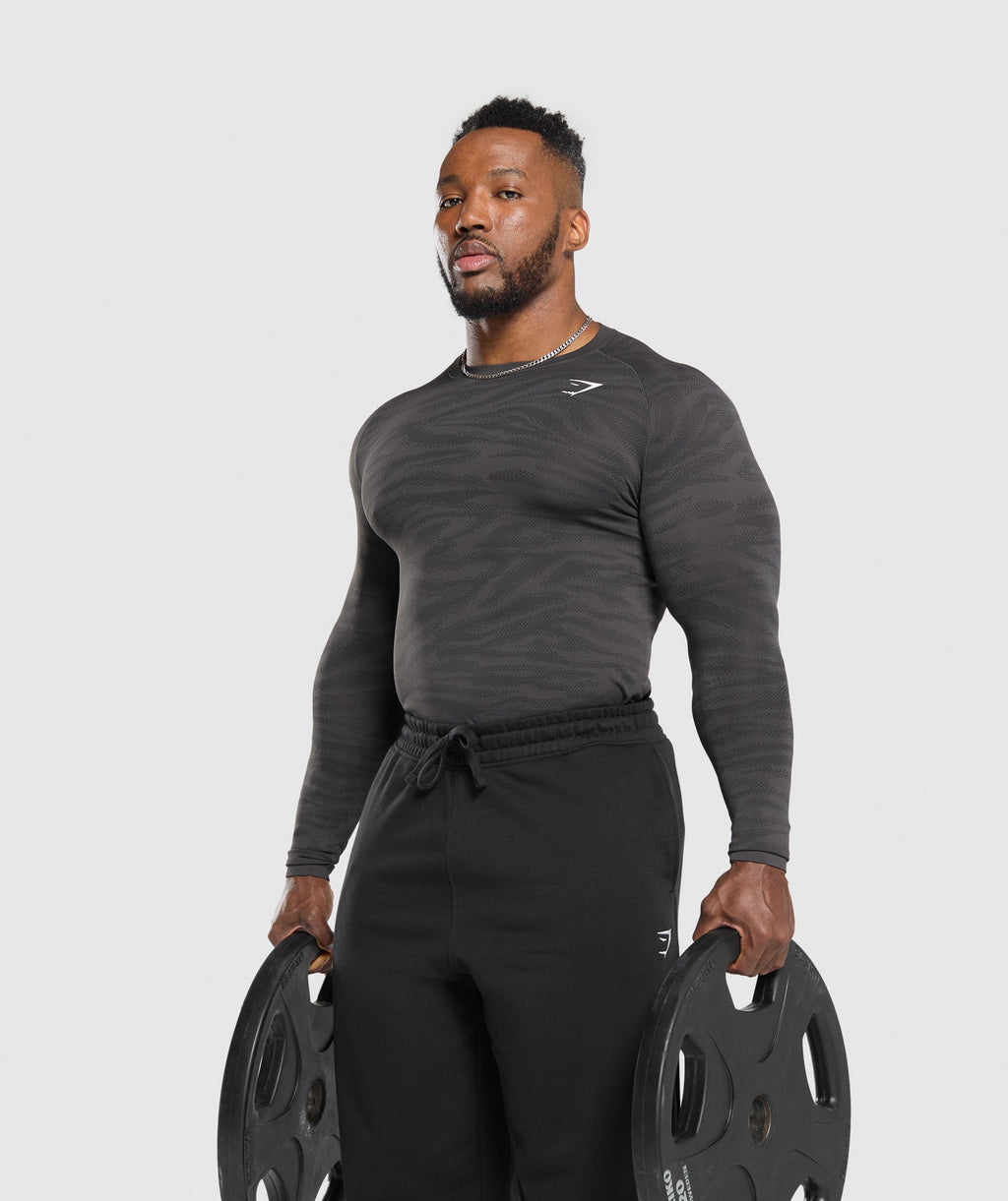 gymshark-geo-animal-seamless-long-sleeve-t-shirt-onyx-grey-black-aw24