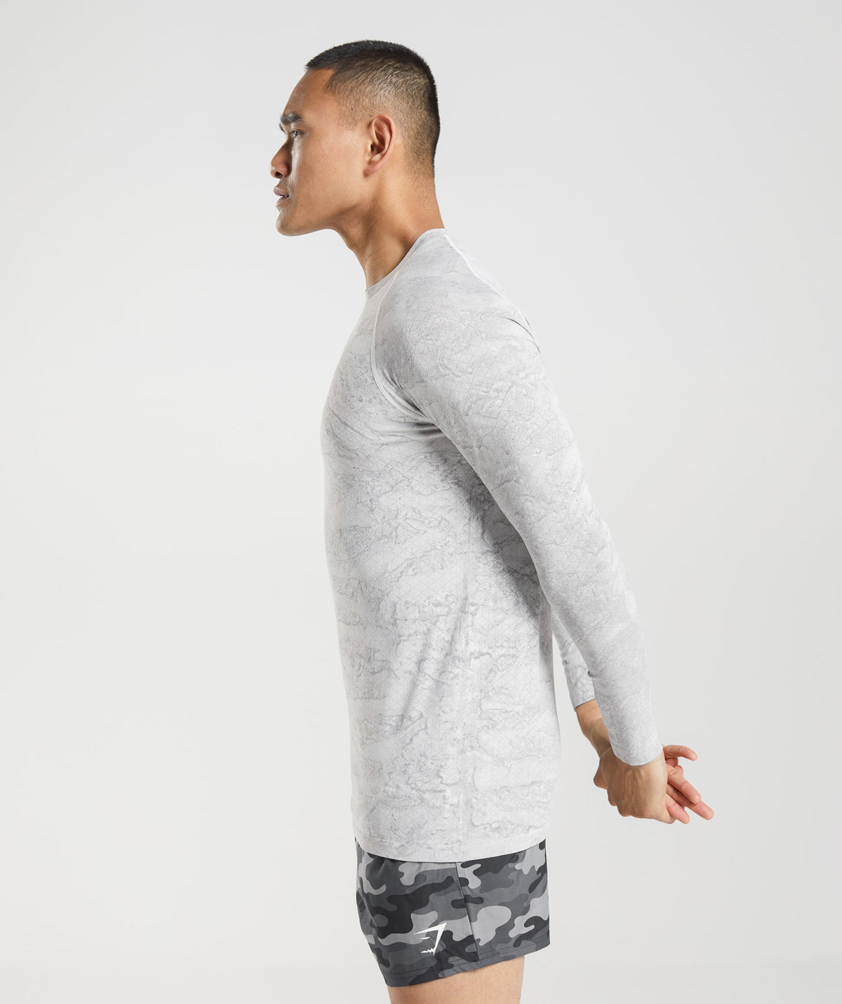 gymshark-geo-seamless-long-sleeve-t-shirt-off-white-light-grey-ss22