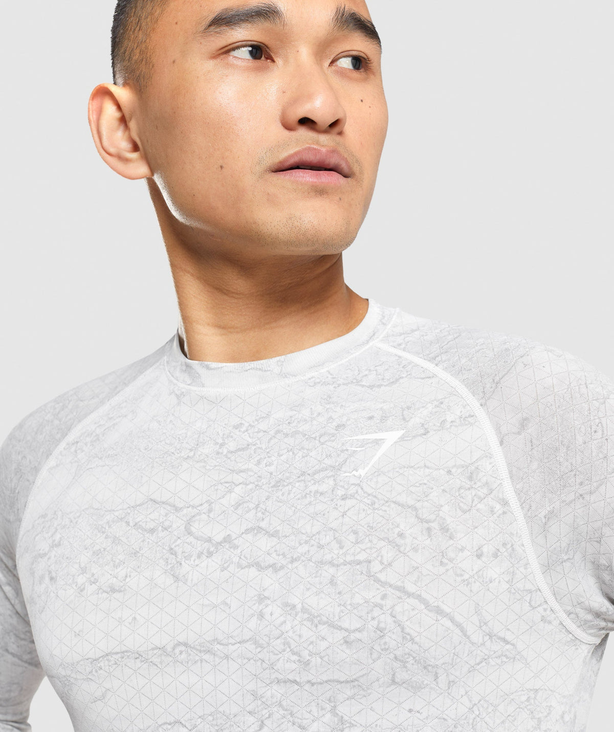 gymshark-geo-seamless-long-sleeve-t-shirt-off-white-light-grey-ss22