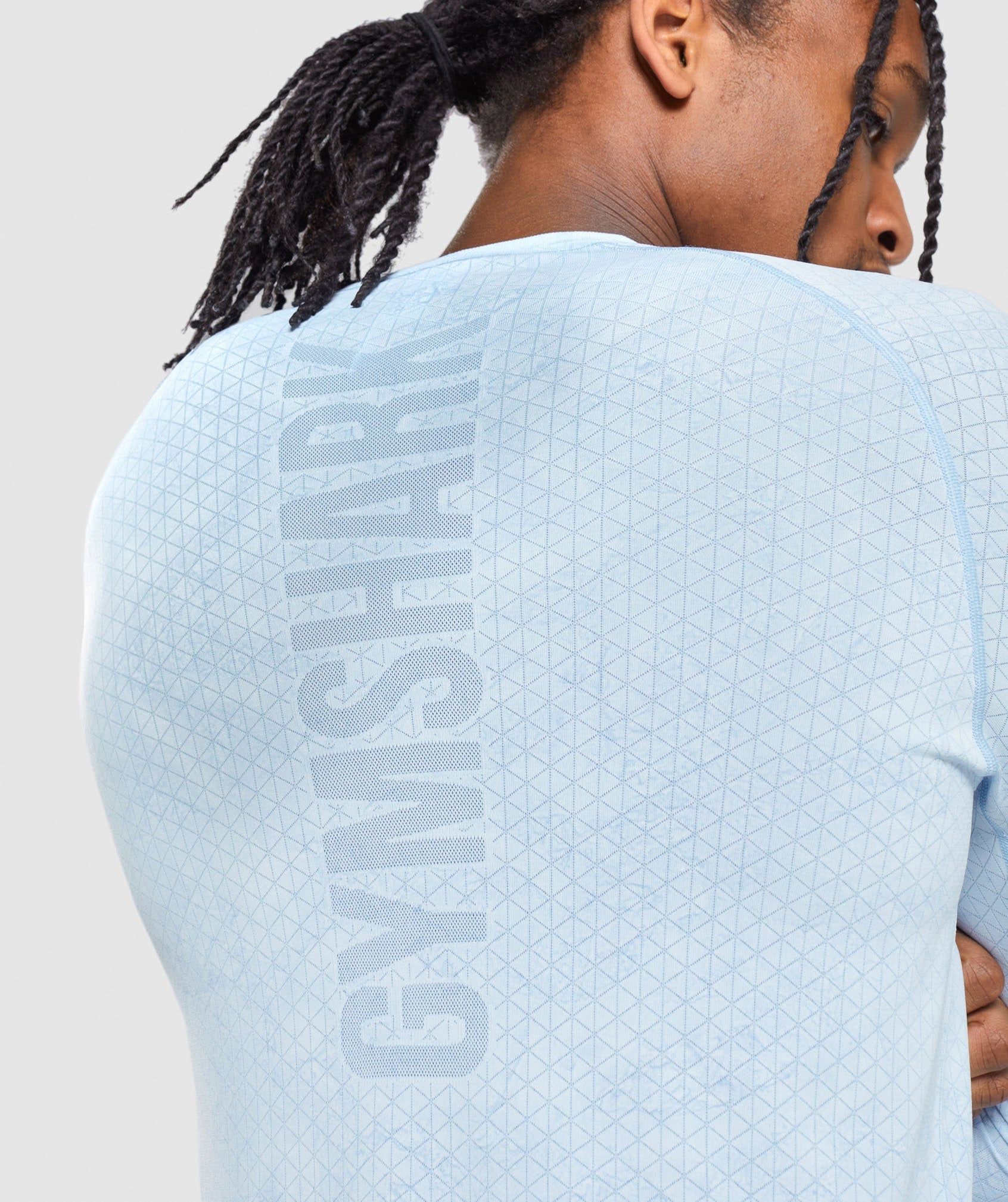 gymshark-geo-seamless-long-sleeve-t-shirt-white-moonstone-blue-ss22