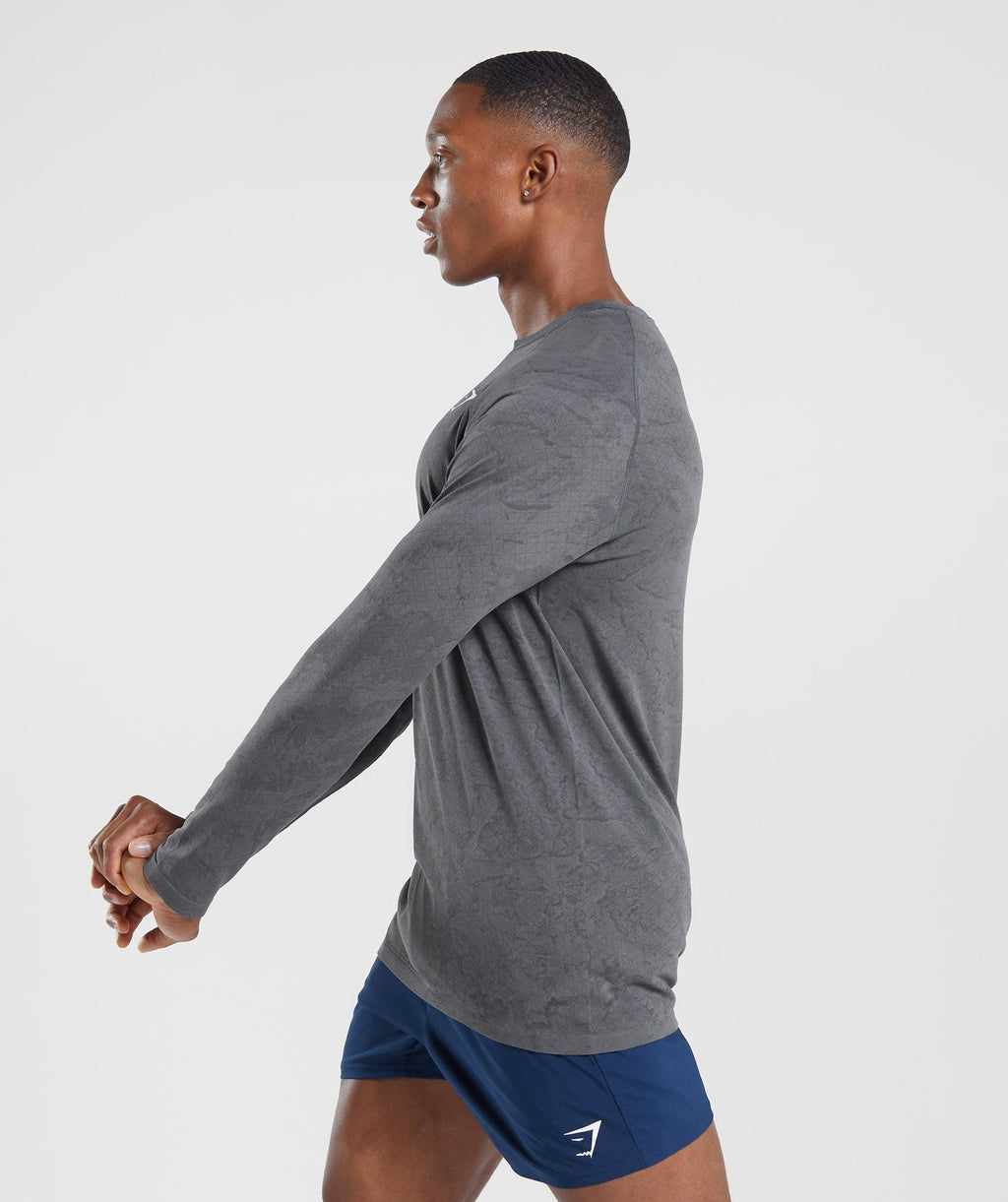 gymshark-geo-seamless-long-sleeve-t-shirt-charcoal-grey-black-ss22