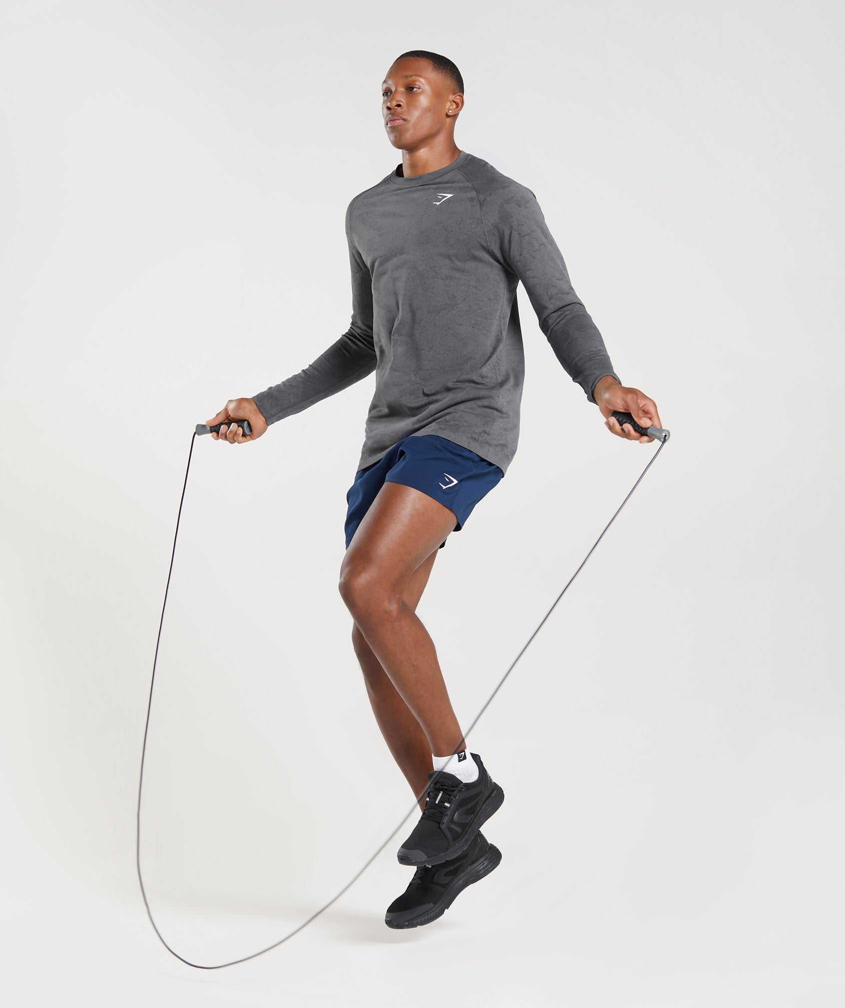 gymshark-geo-seamless-long-sleeve-t-shirt-charcoal-grey-black-ss22