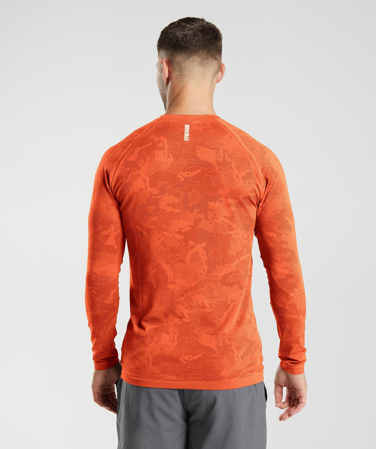 gymshark-geo-seamless-long-sleeve-t-shirt-pepper-red-salsa-red-aw22