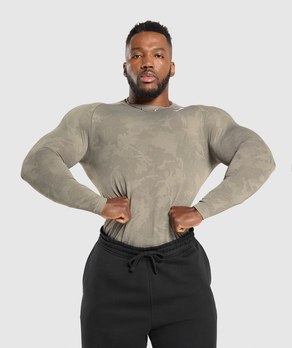 gymshark-geo-seamless-long-sleeve-t-shirt-linen-brown-camo-brown-aw24