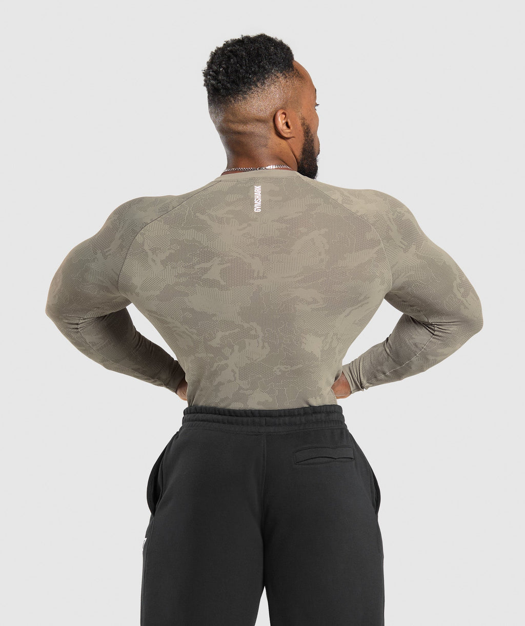 gymshark-geo-seamless-long-sleeve-t-shirt-linen-brown-camo-brown-aw24