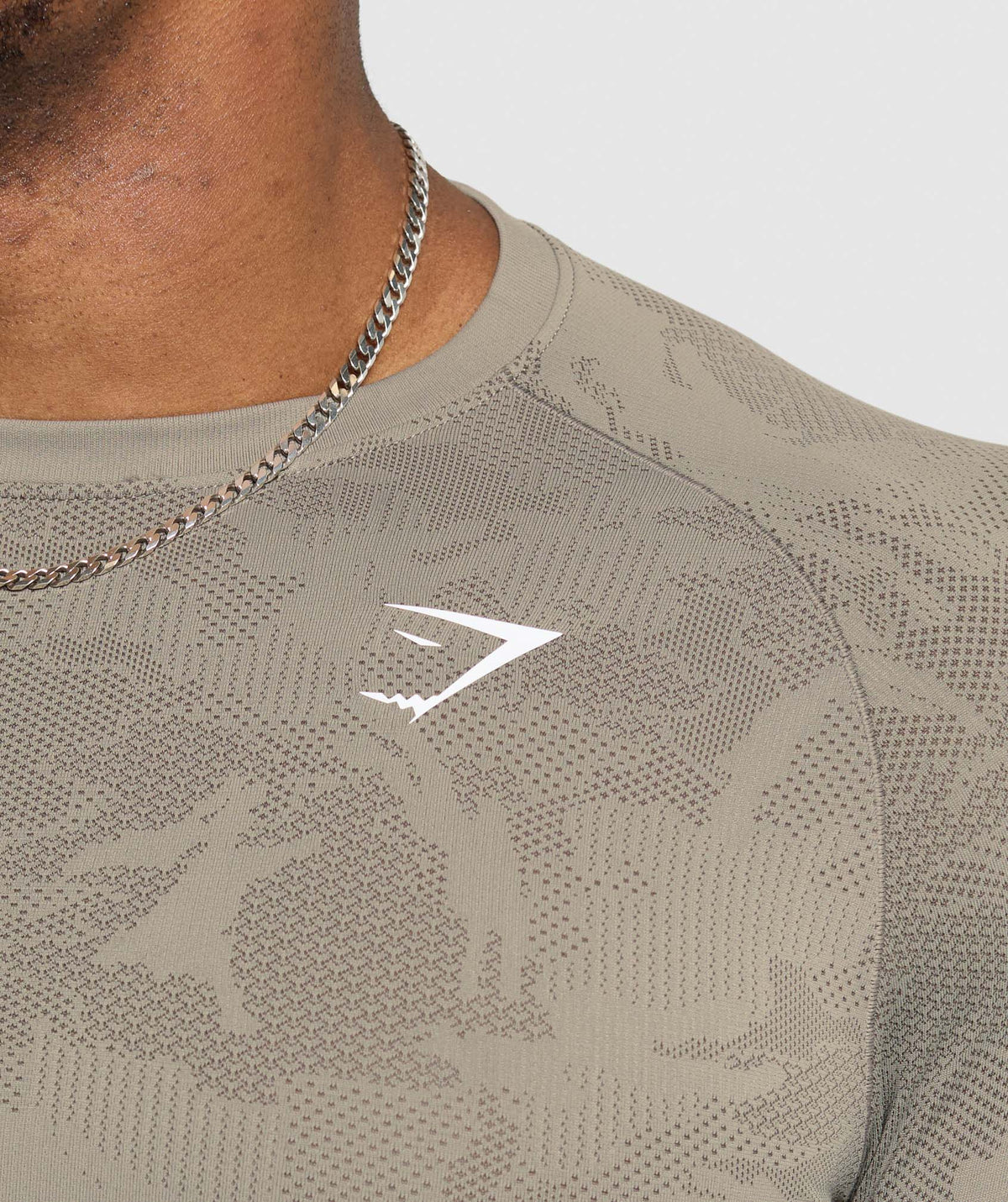 gymshark-geo-seamless-long-sleeve-t-shirt-linen-brown-camo-brown-aw24