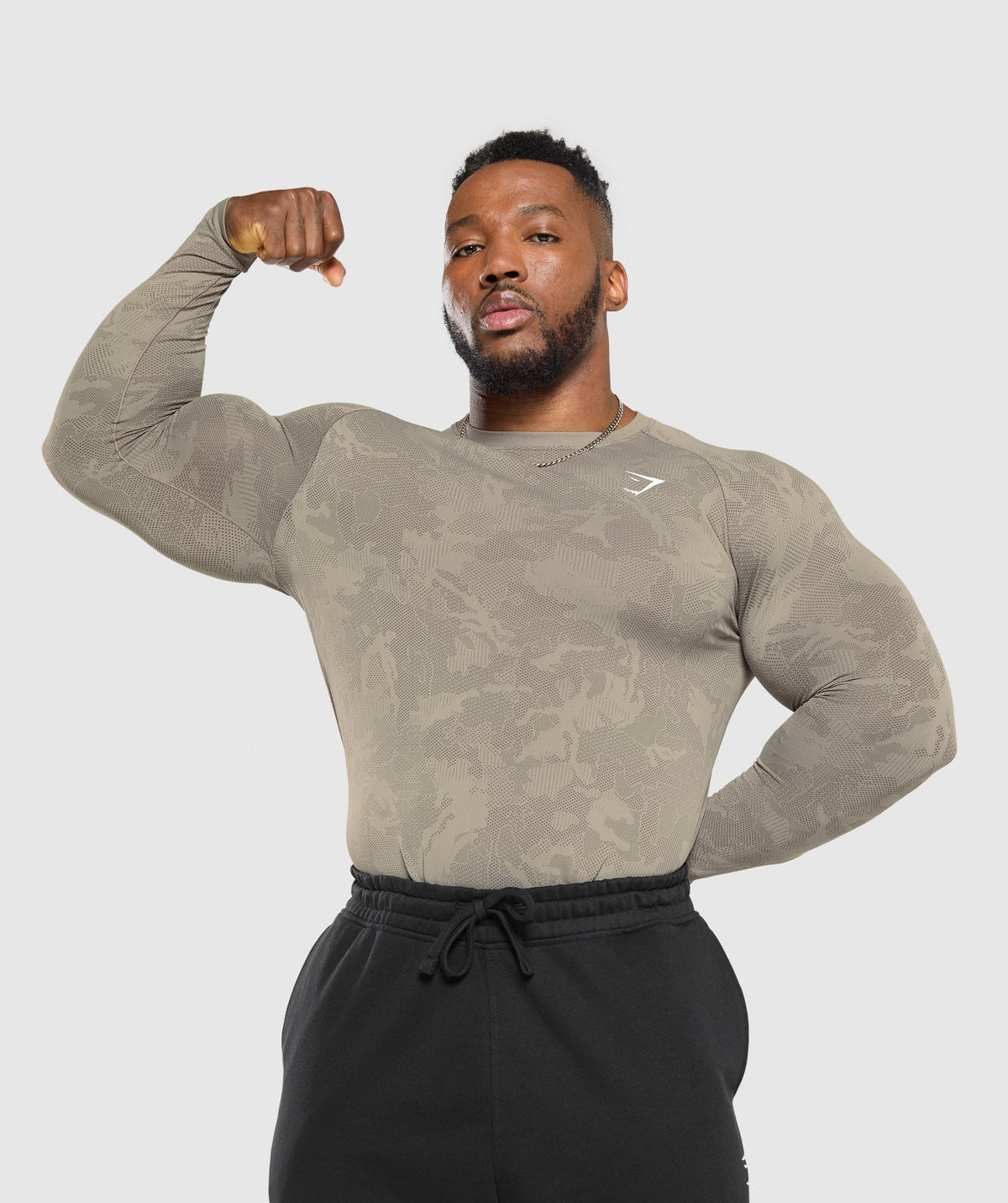 gymshark-geo-seamless-long-sleeve-t-shirt-linen-brown-camo-brown-aw24