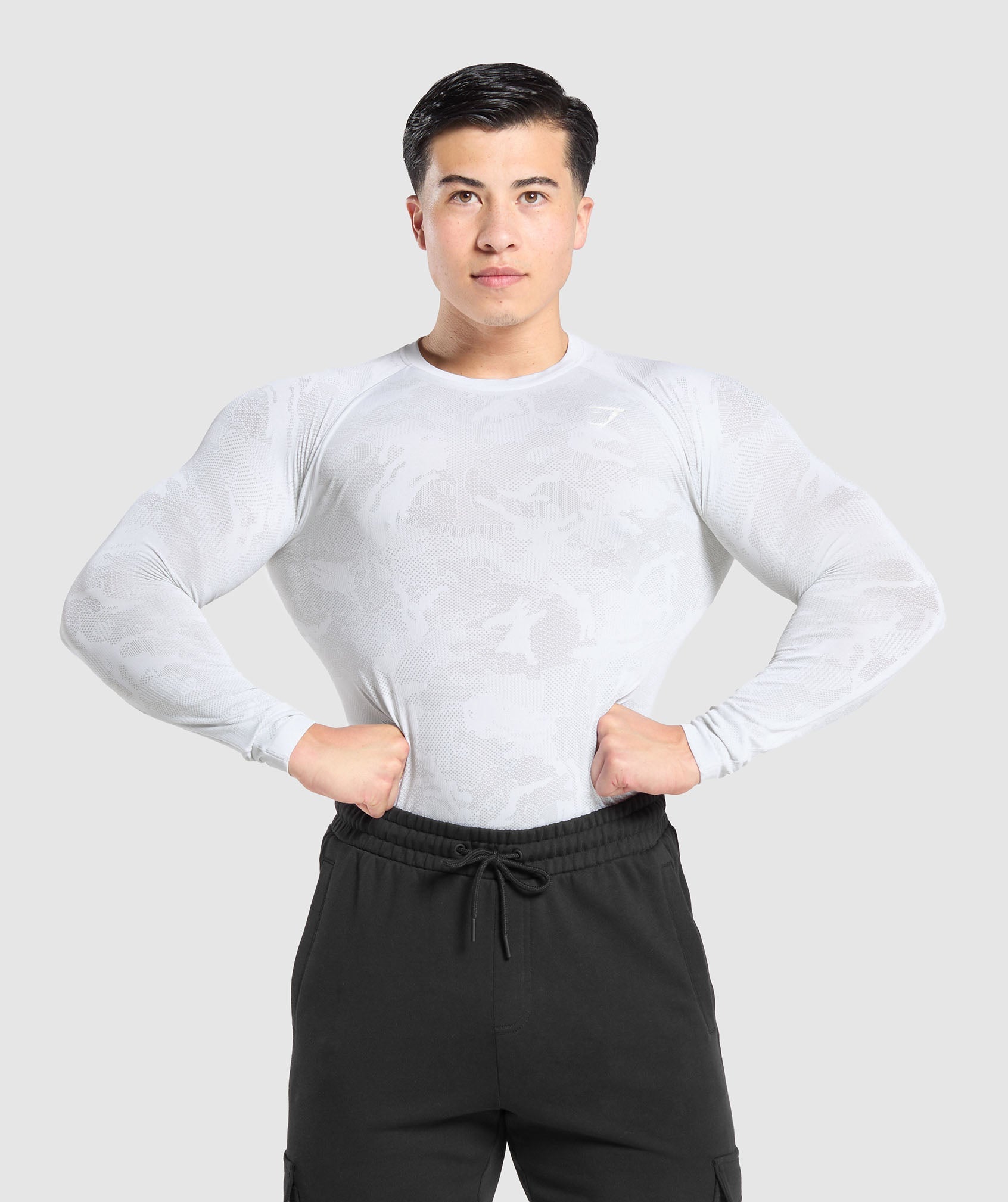gymshark-geo-seamless-long-sleeve-t-shirt-white-light-grey-ss23