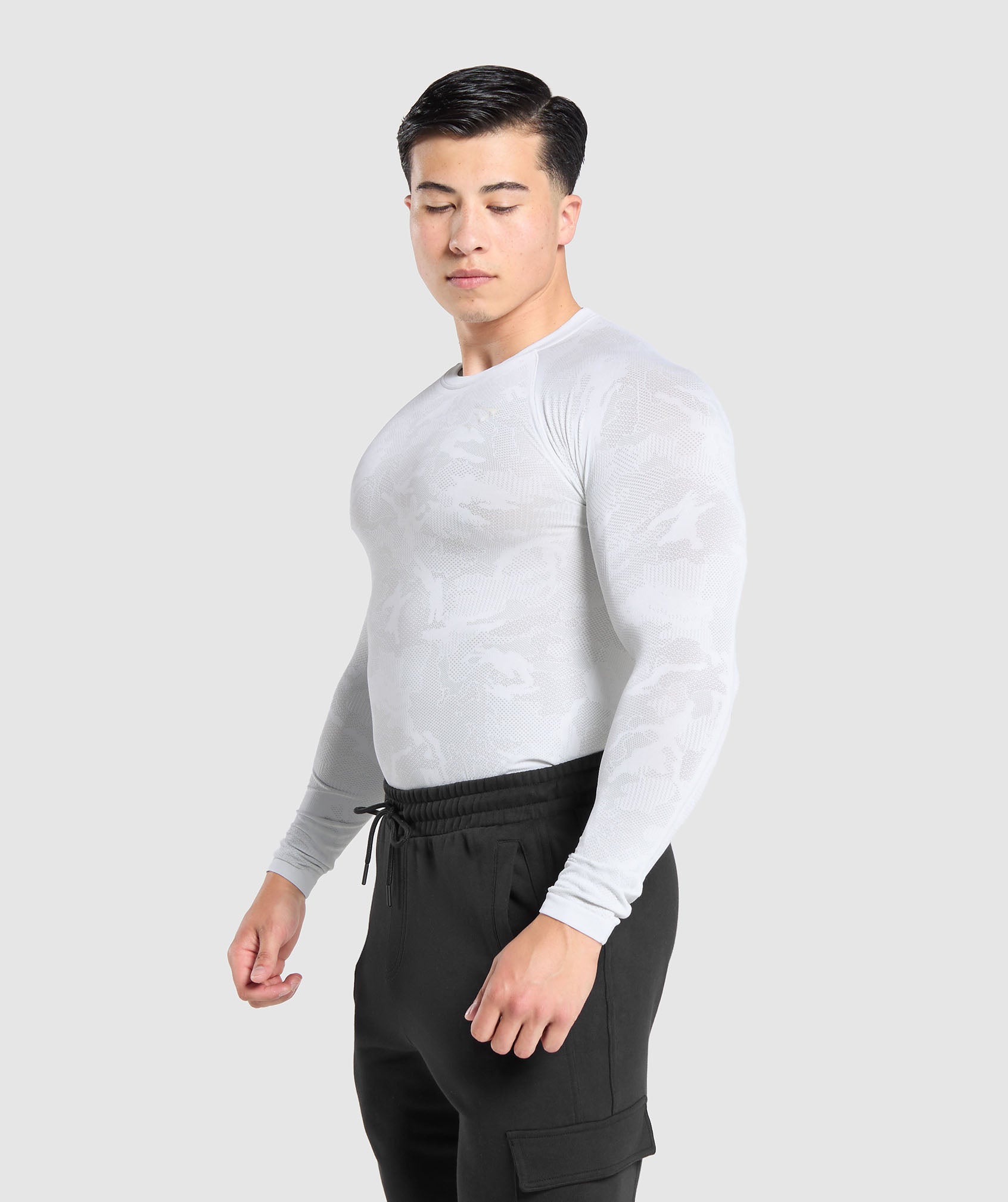 gymshark-geo-seamless-long-sleeve-t-shirt-white-light-grey-ss23