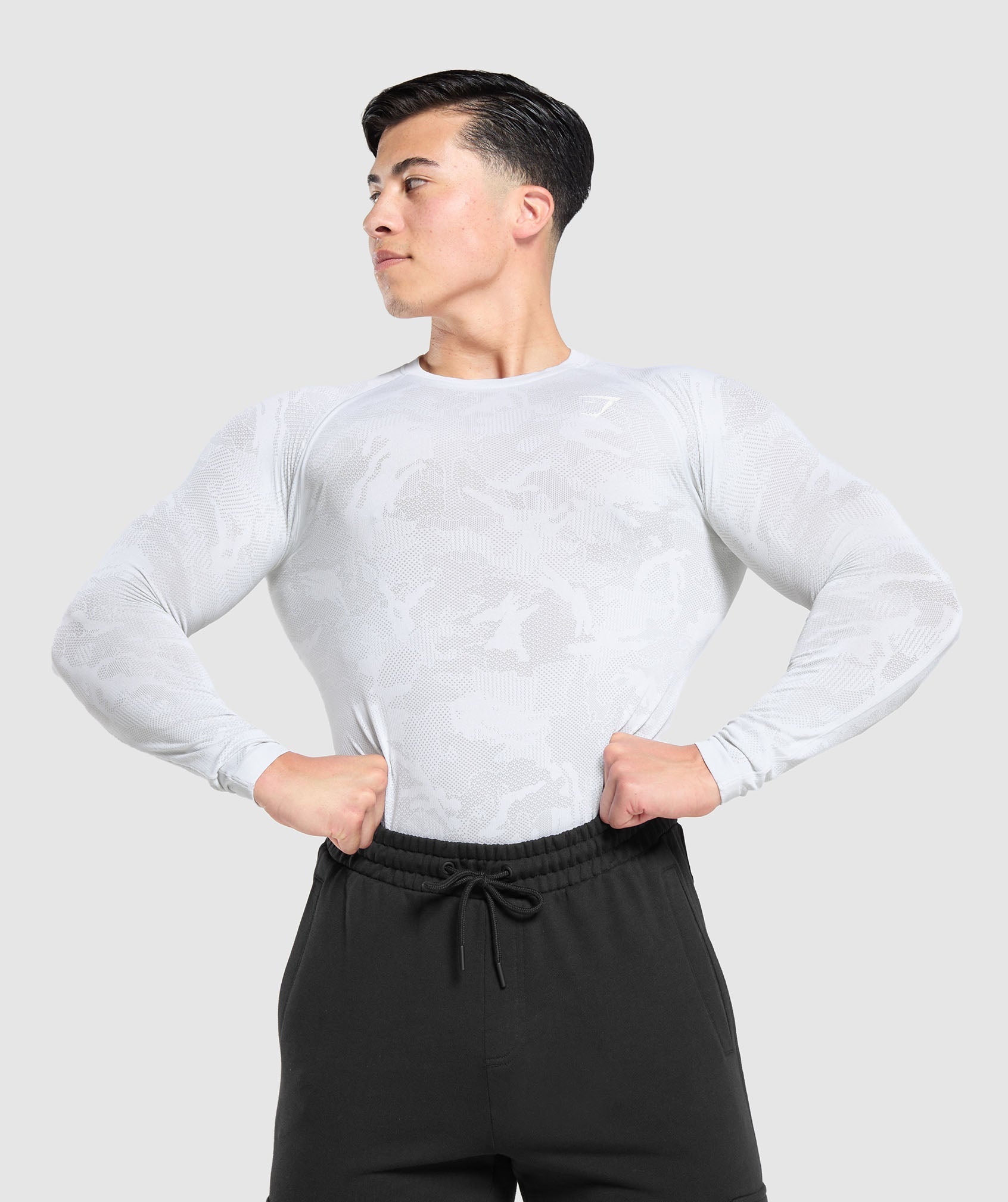 gymshark-geo-seamless-long-sleeve-t-shirt-white-light-grey-ss23