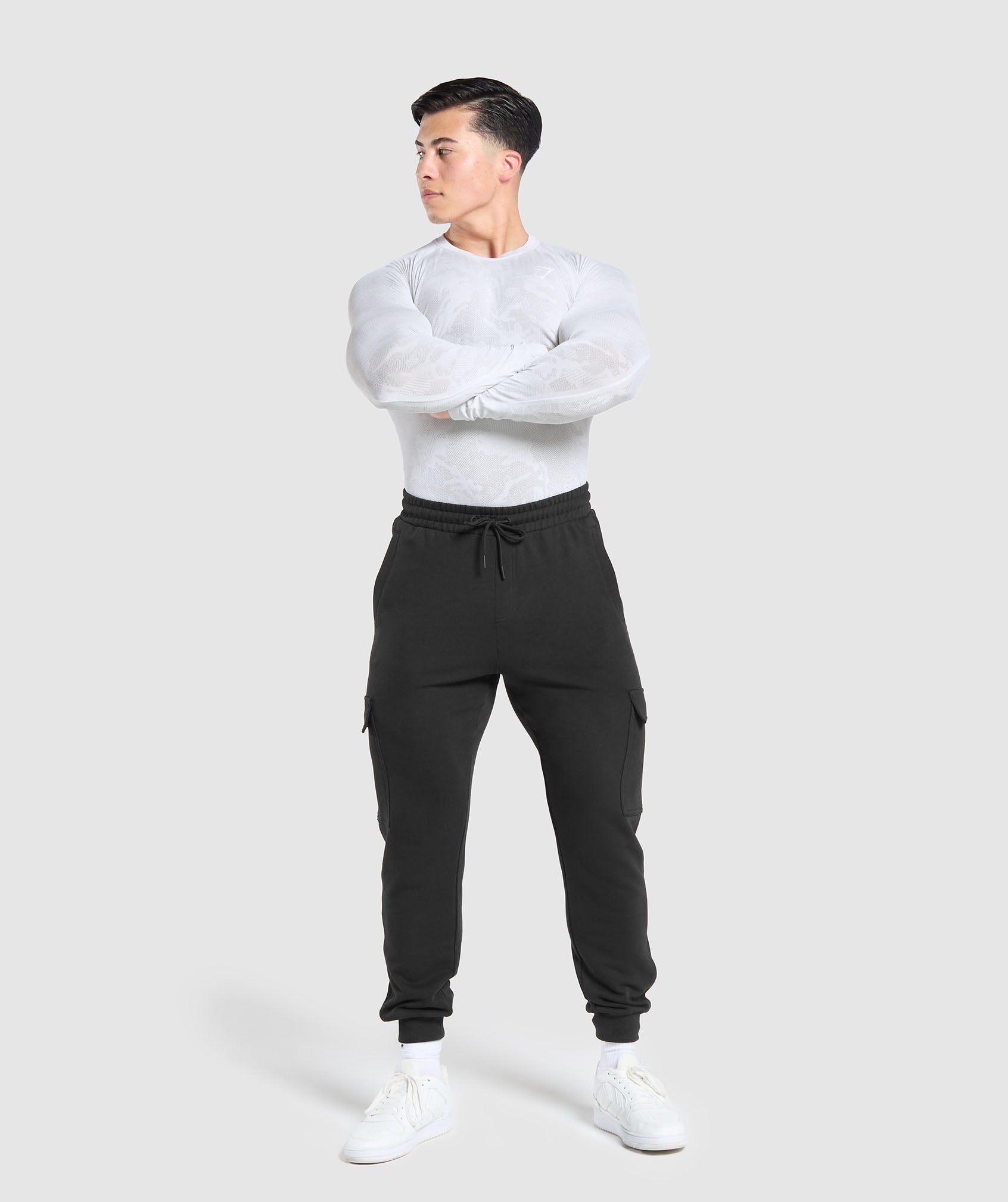 gymshark-geo-seamless-long-sleeve-t-shirt-white-light-grey-ss23