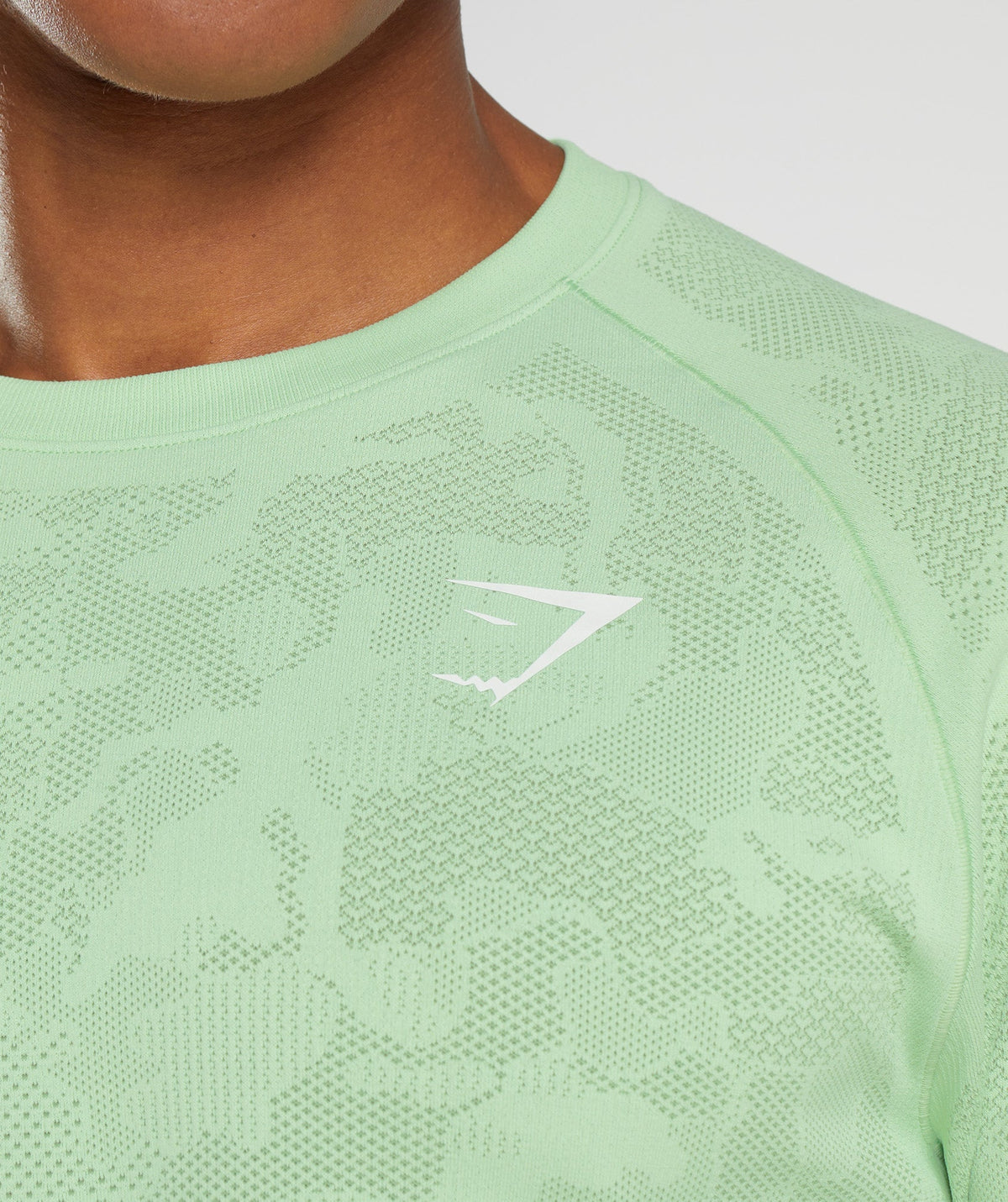 gymshark-geo-seamless-long-sleeve-t-shirt-aloe-green-tea-green-aw22