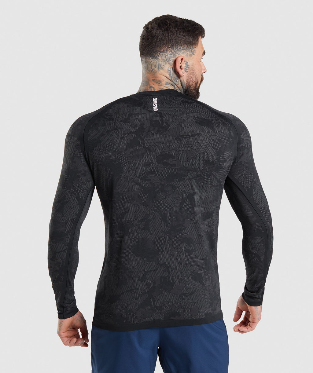 gymshark-geo-seamless-long-sleeve-t-shirt-black-charcoal-grey-ss22
