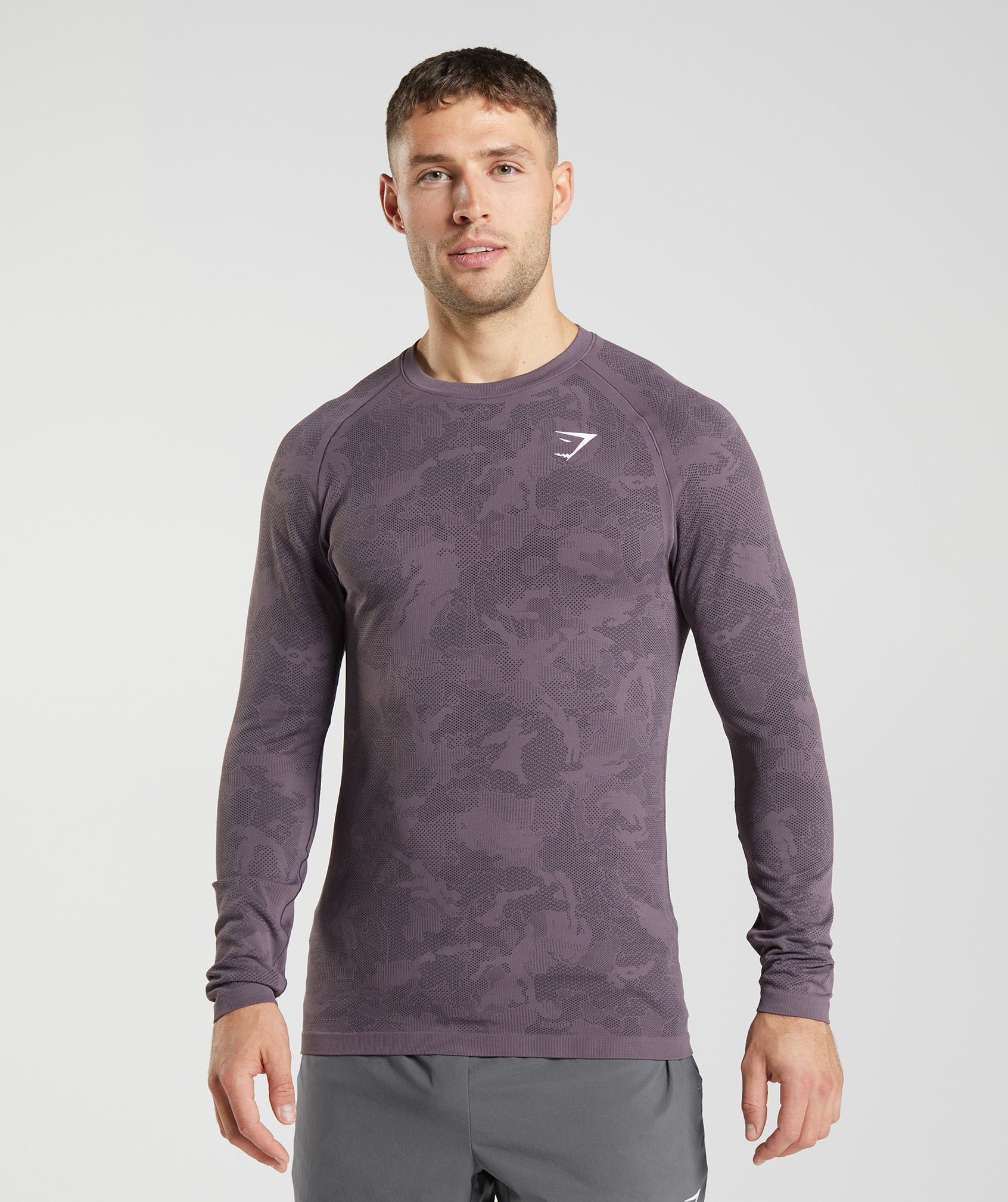 gymshark-geo-seamless-long-sleeve-t-shirt-musk-lilac-black-aw22