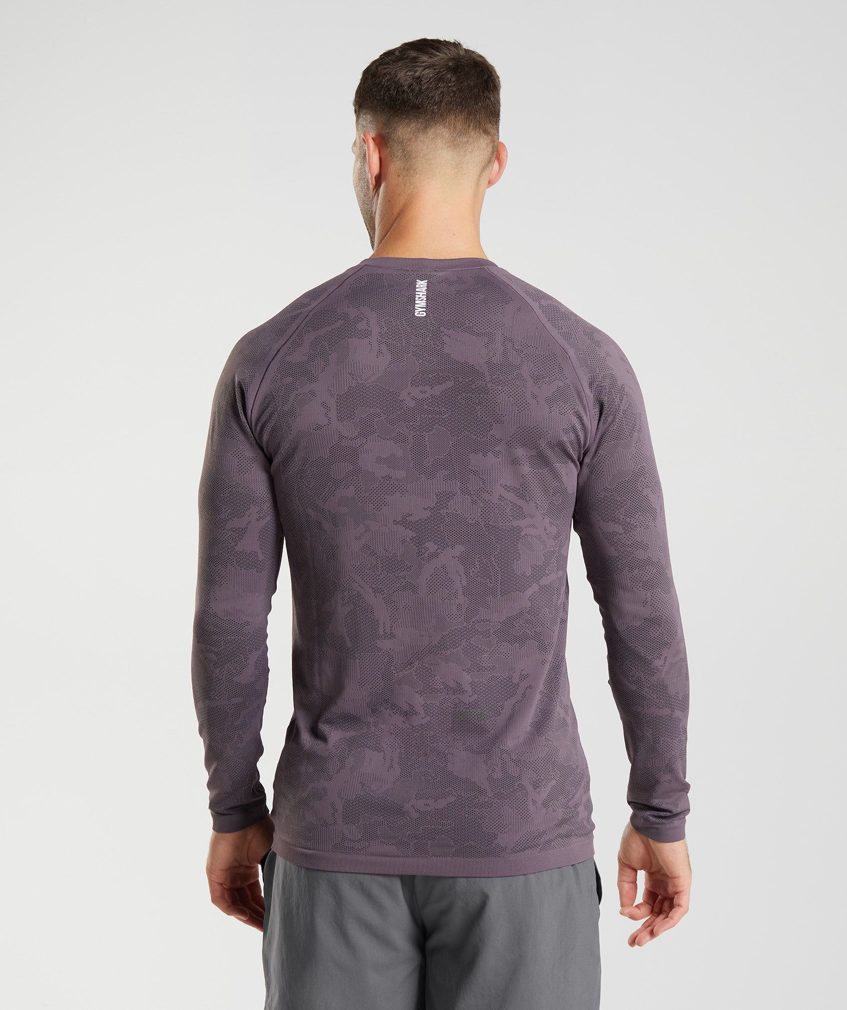 gymshark-geo-seamless-long-sleeve-t-shirt-musk-lilac-black-aw22