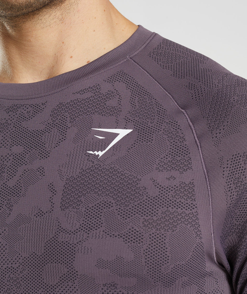 gymshark-geo-seamless-long-sleeve-t-shirt-musk-lilac-black-aw22
