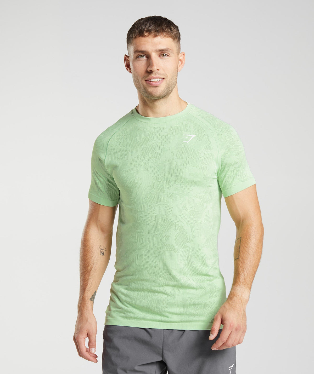 gymshark-geo-seamless-t-shirt-aloe-green-tea-green-aw22