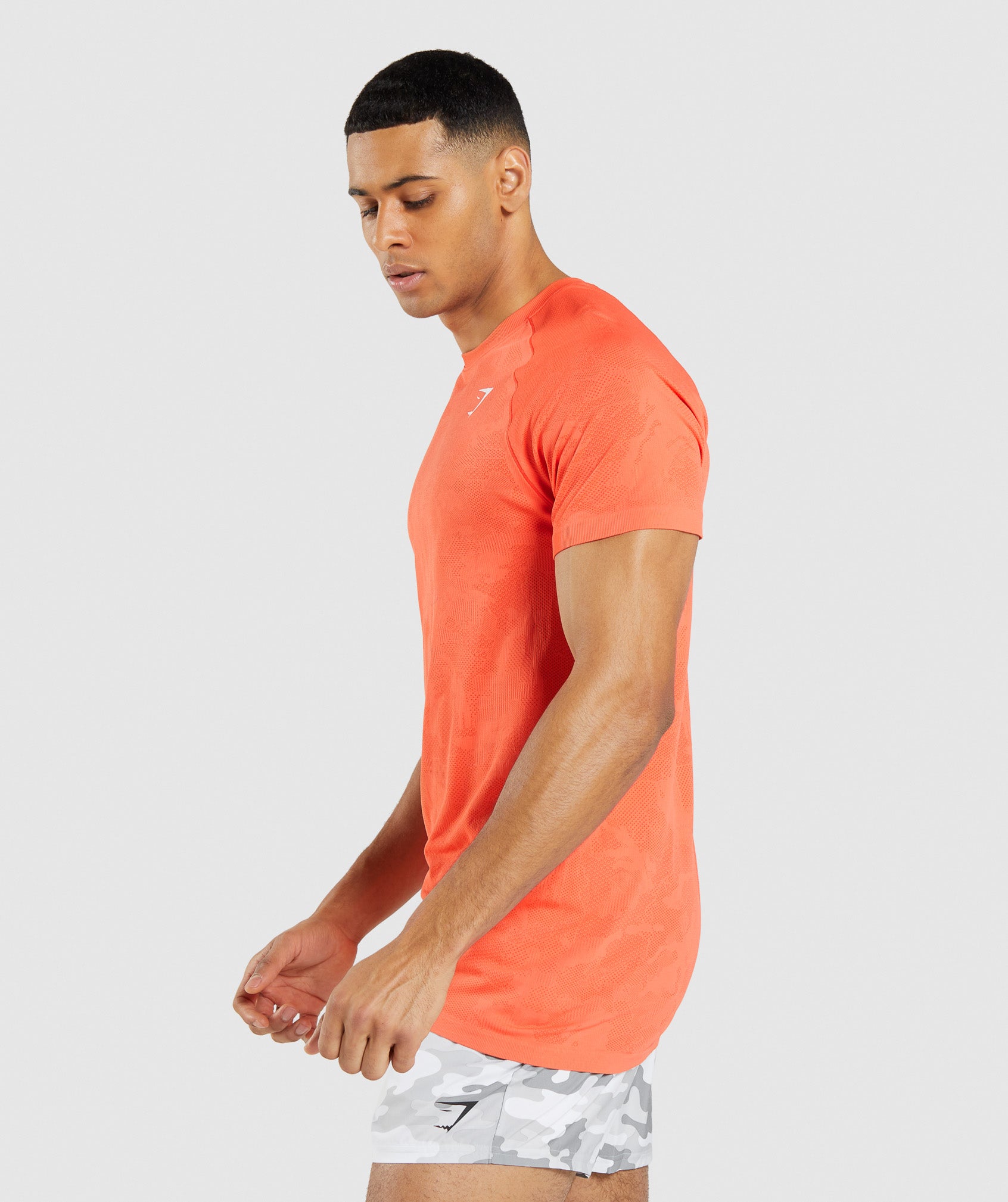 gymshark-geo-seamless-t-shirt-papaya-orange-spicy-orange-ss22