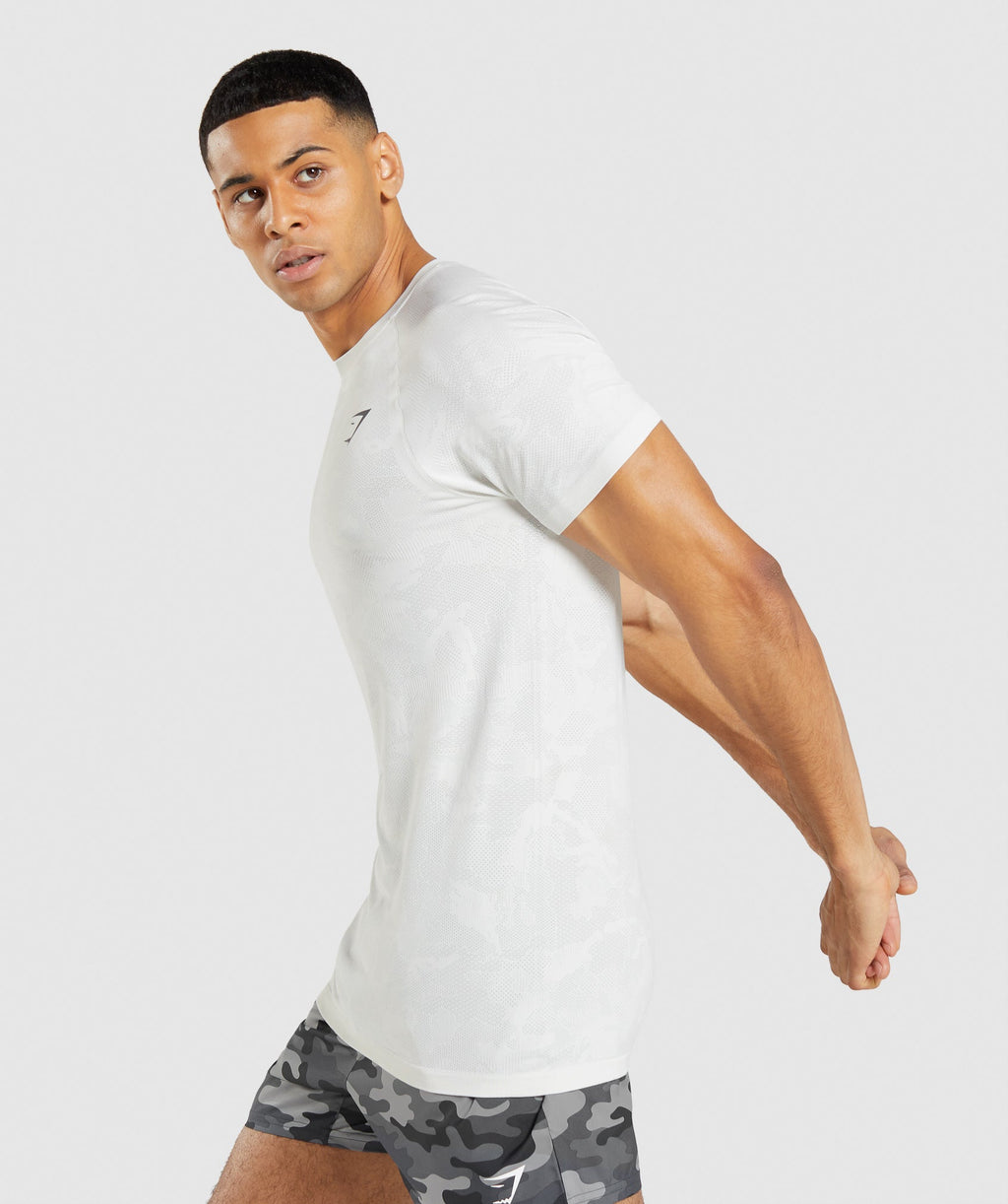gymshark-geo-seamless-t-shirt-white-light-grey-ss22
