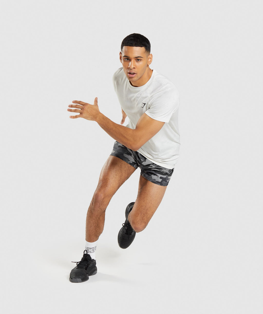 gymshark-geo-seamless-t-shirt-white-light-grey-ss22