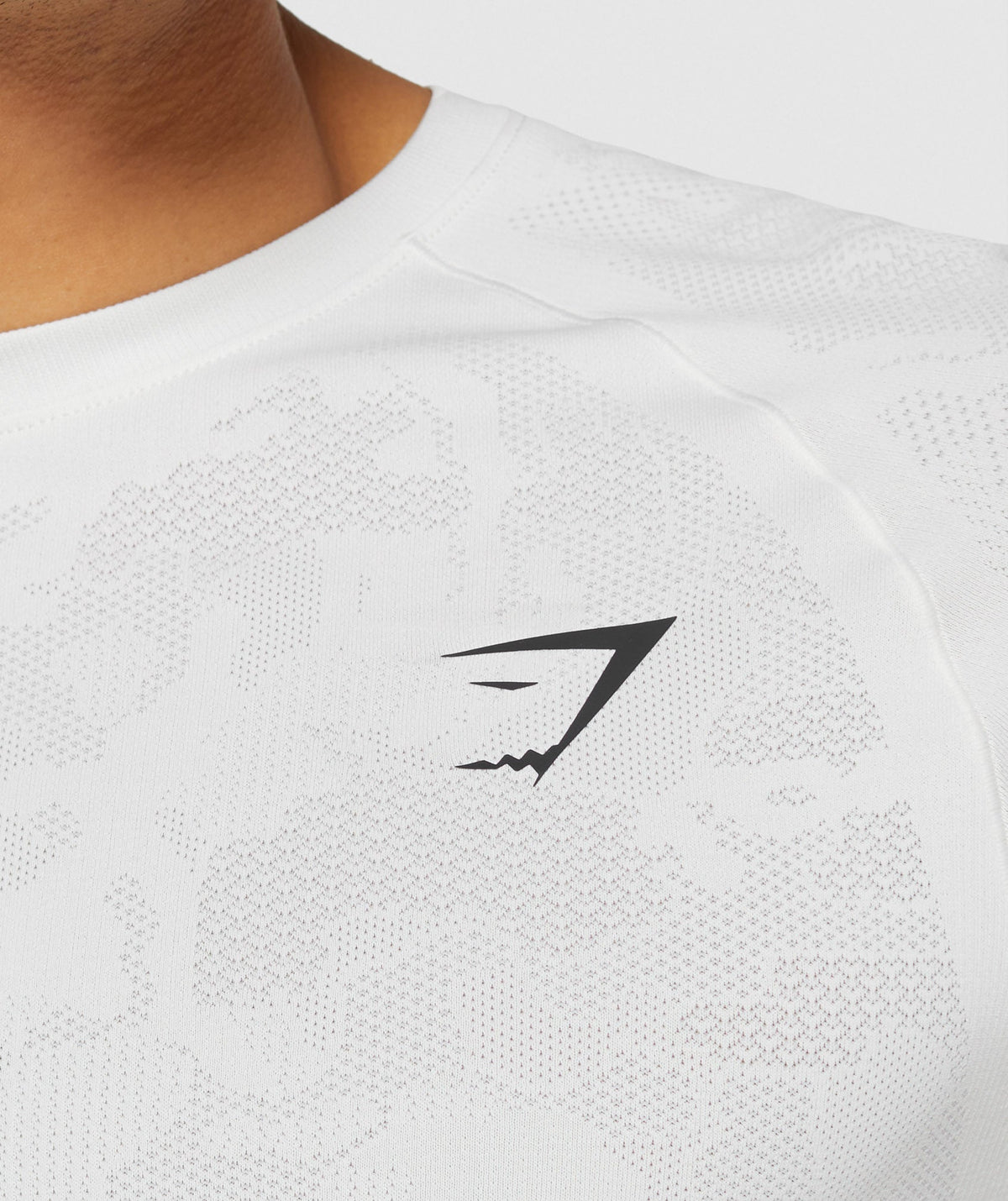 gymshark-geo-seamless-t-shirt-white-light-grey-ss22