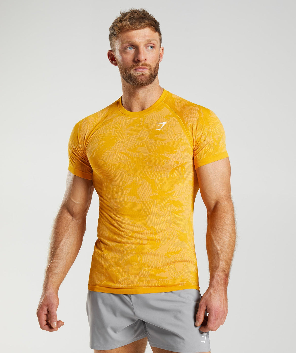 gymshark-geo-seamless-t-shirt-sunny-yellow-white-ss23