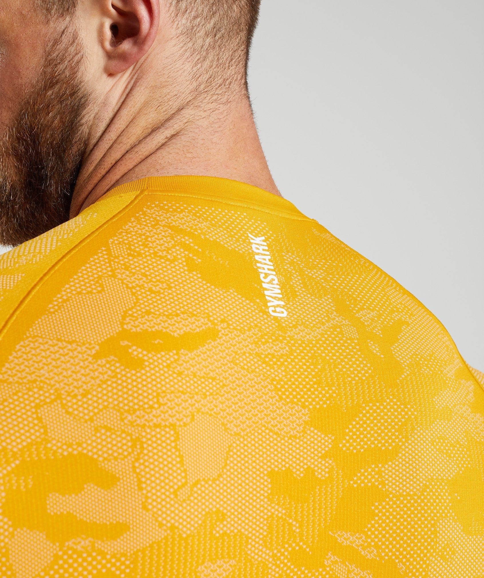 gymshark-geo-seamless-t-shirt-sunny-yellow-white-ss23