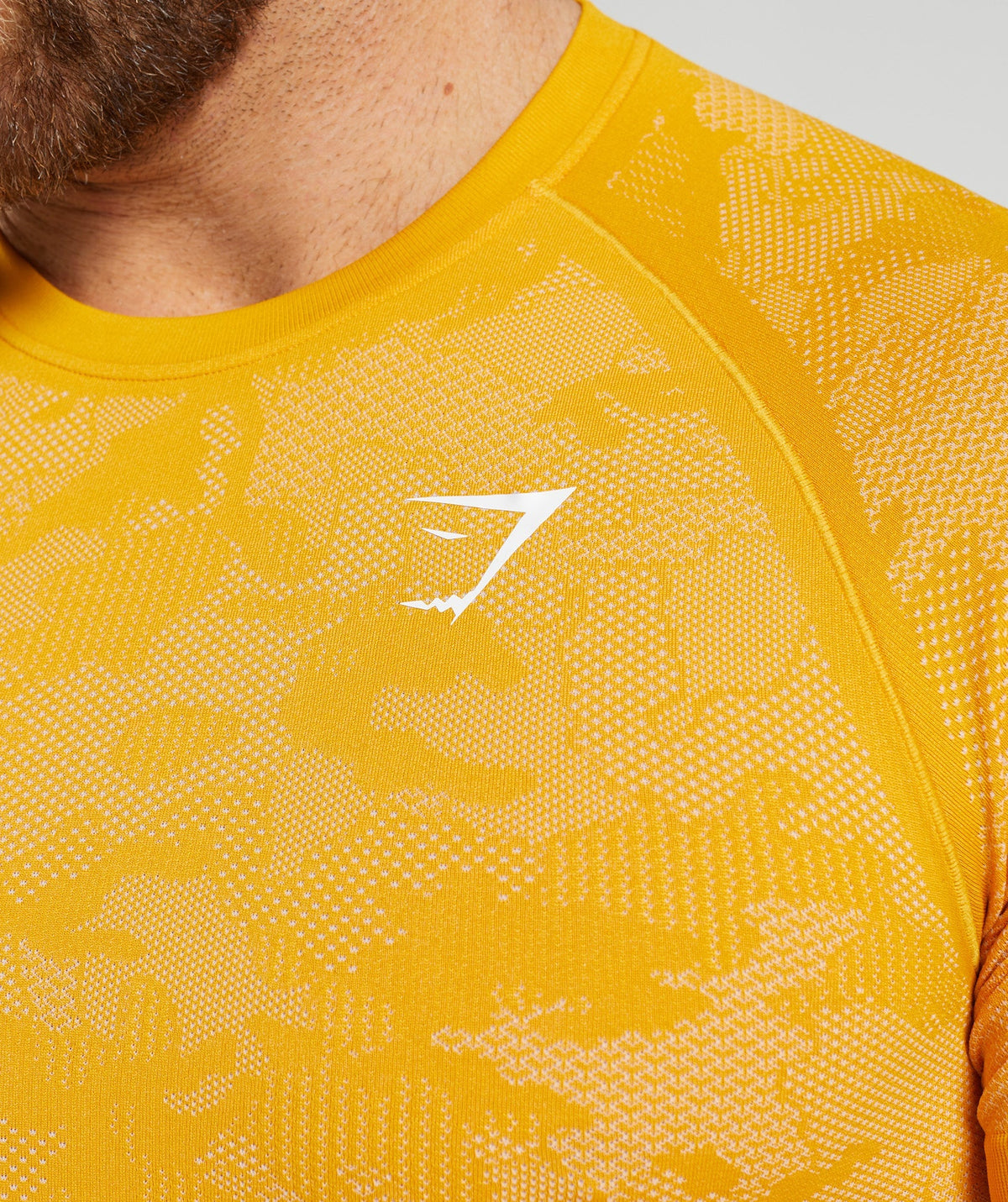 gymshark-geo-seamless-t-shirt-sunny-yellow-white-ss23