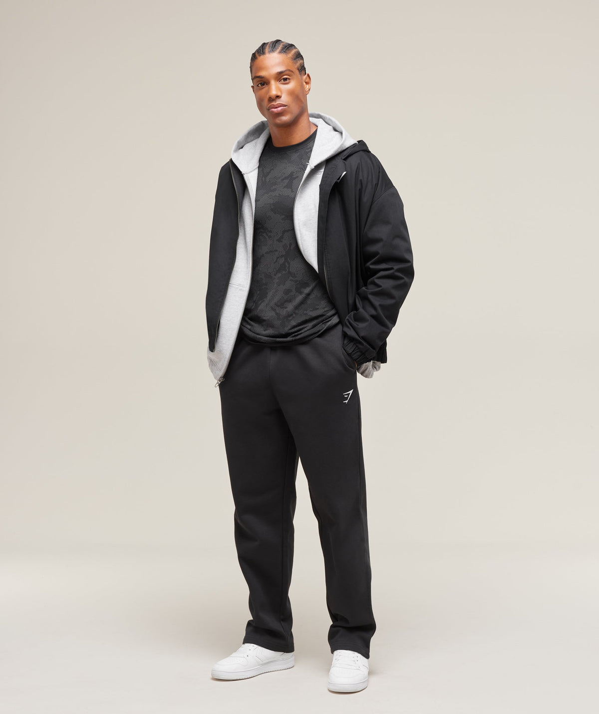 gymshark-geo-seamless-t-shirt-black-charcoal-grey-ss23