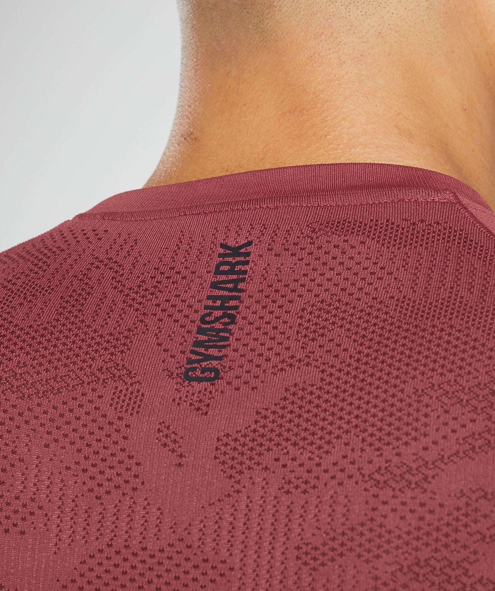 gymshark-geo-seamless-t-shirt-soft-berry-rich-maroon-aw23