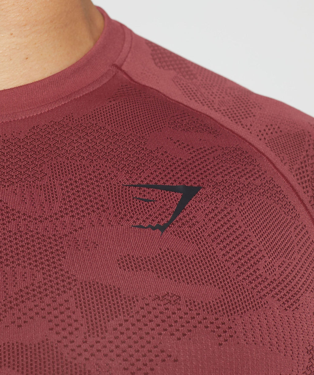 gymshark-geo-seamless-t-shirt-soft-berry-rich-maroon-aw23