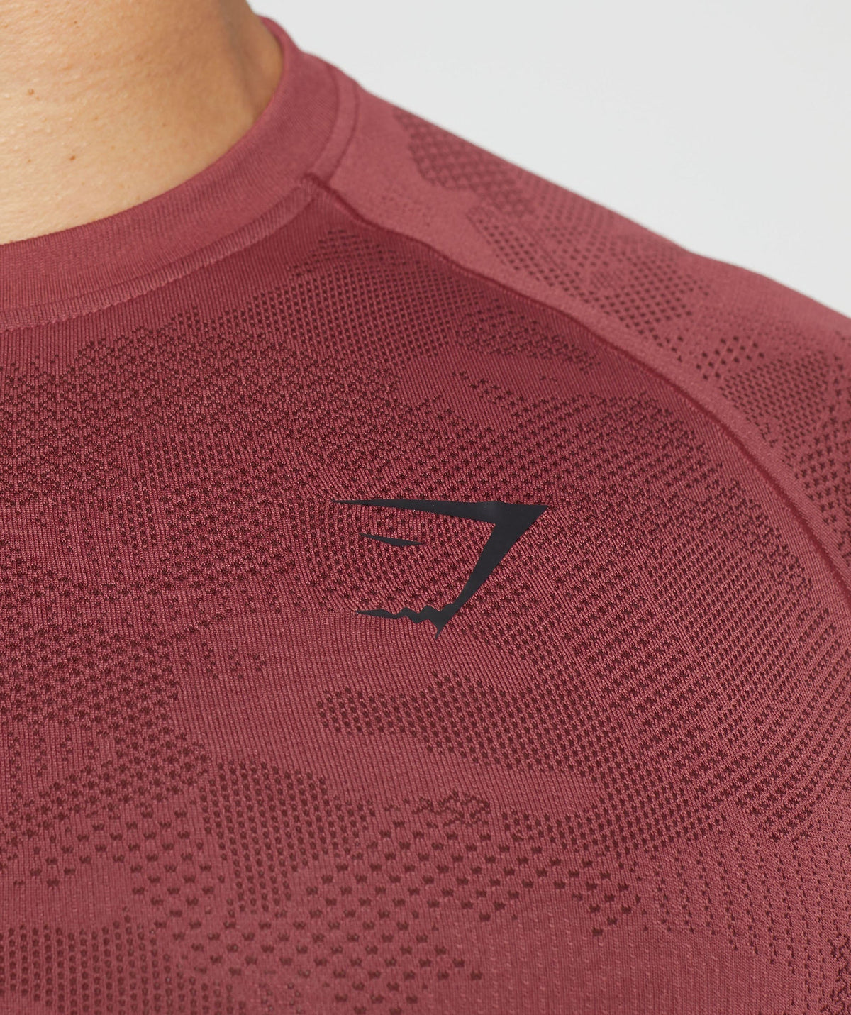 gymshark-geo-seamless-t-shirt-soft-berry-rich-maroon-aw23