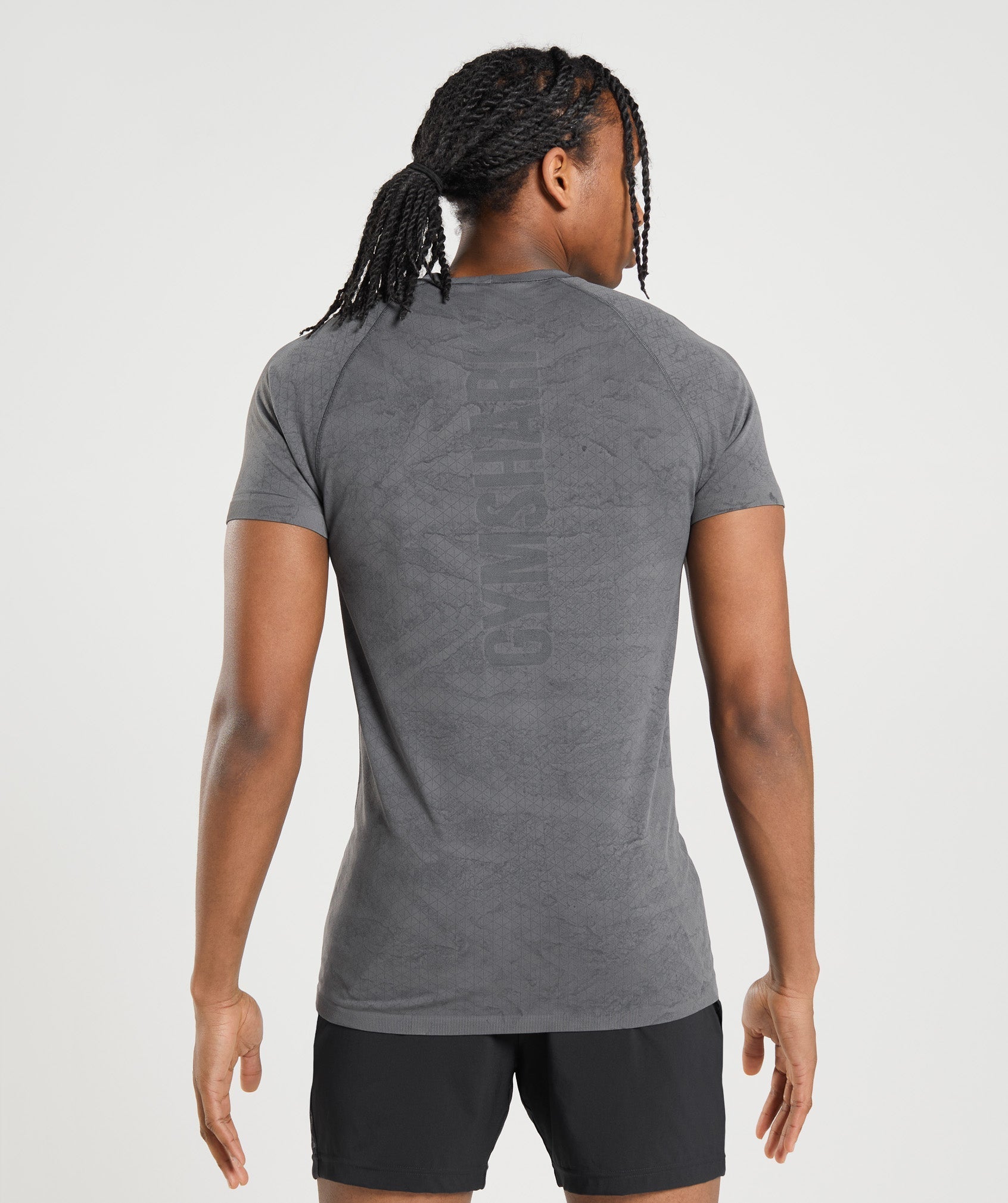gymshark-geo-seamless-t-shirt-charcoal-grey-black-ss22