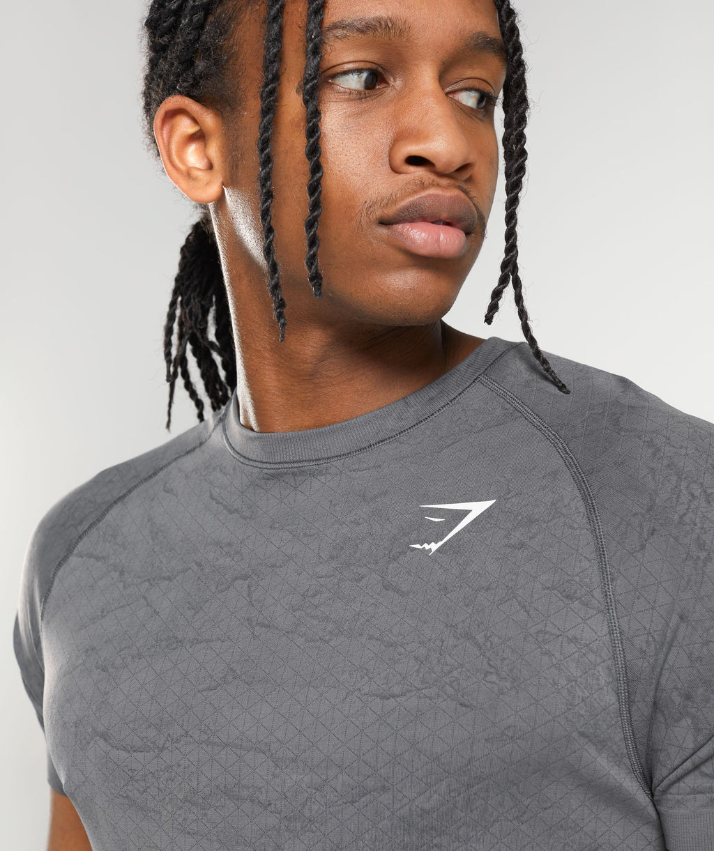 gymshark-geo-seamless-t-shirt-charcoal-grey-black-ss22