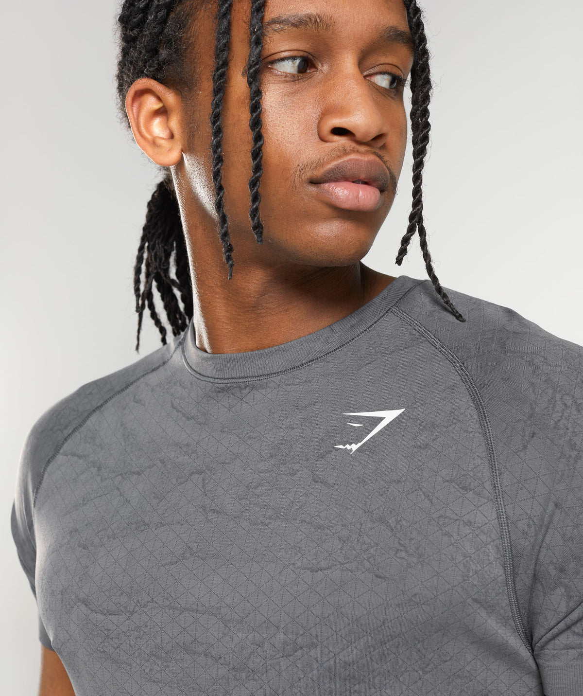 gymshark-geo-seamless-t-shirt-charcoal-grey-black-ss22