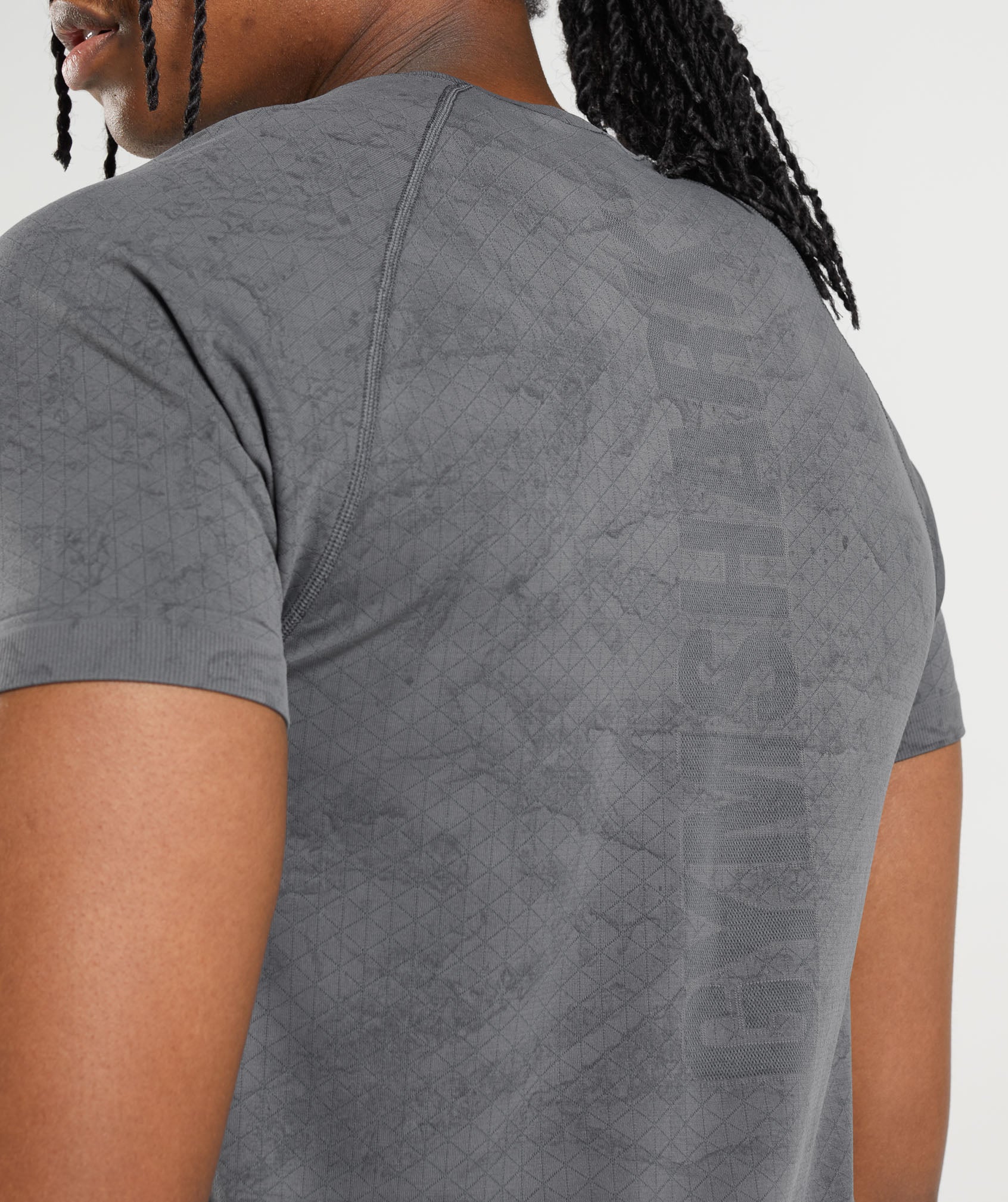 gymshark-geo-seamless-t-shirt-charcoal-grey-black-ss22