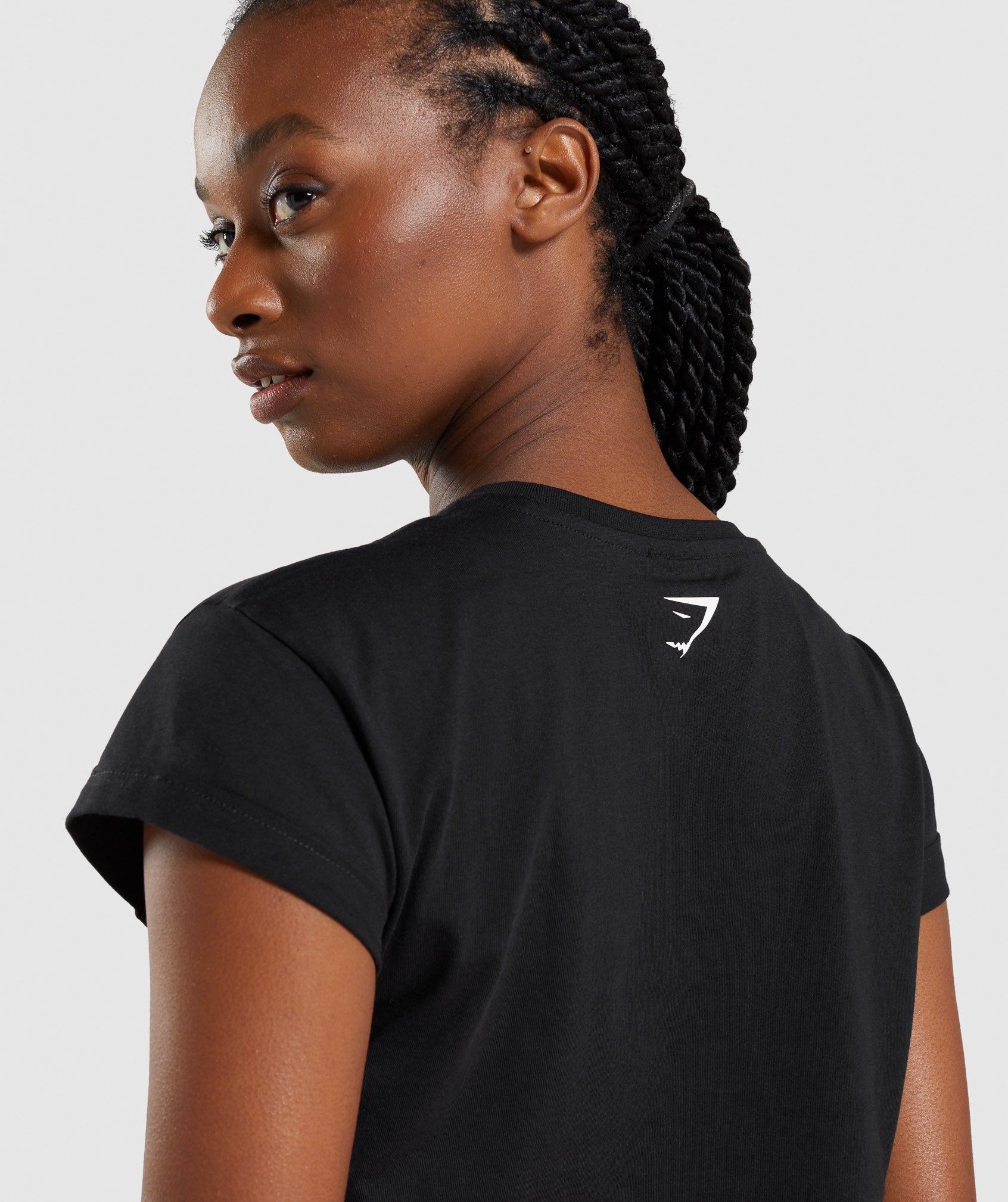 gymshark-apollo-crop-top-black-ss22