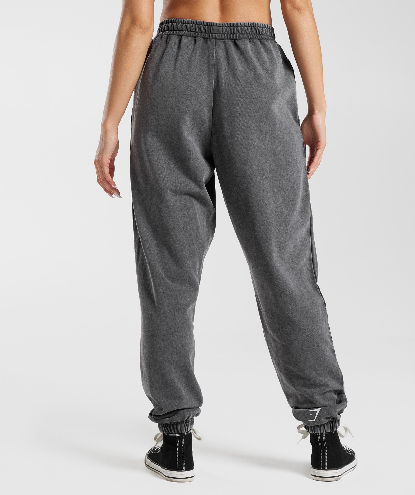 gymshark-collegiate-joggers-silhouette-grey-ss23