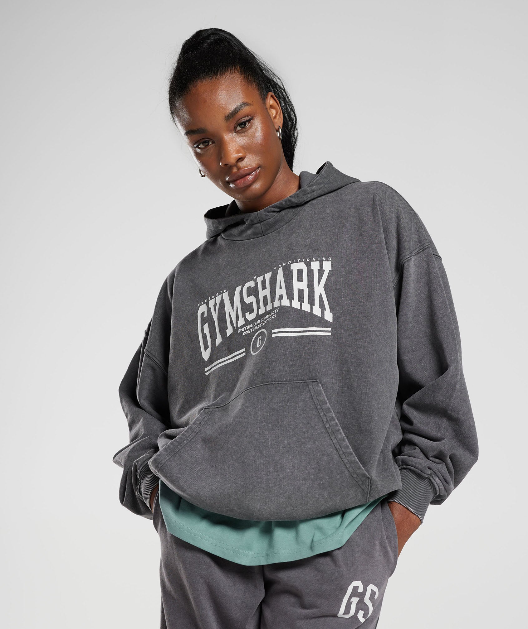 gymshark-collegiate-oversized-hoodie-silhouette-grey-ss23