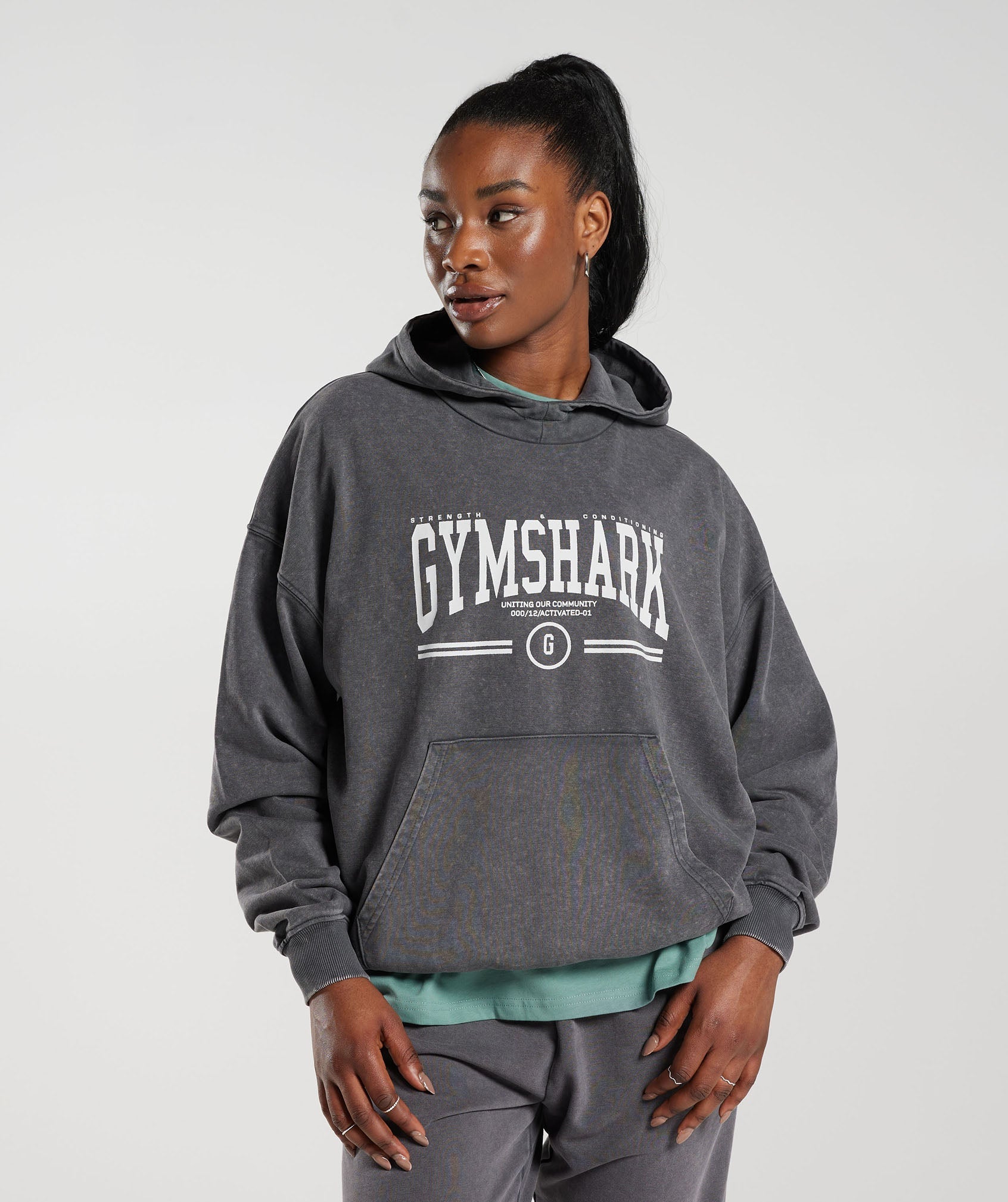 gymshark-collegiate-oversized-hoodie-silhouette-grey-ss23
