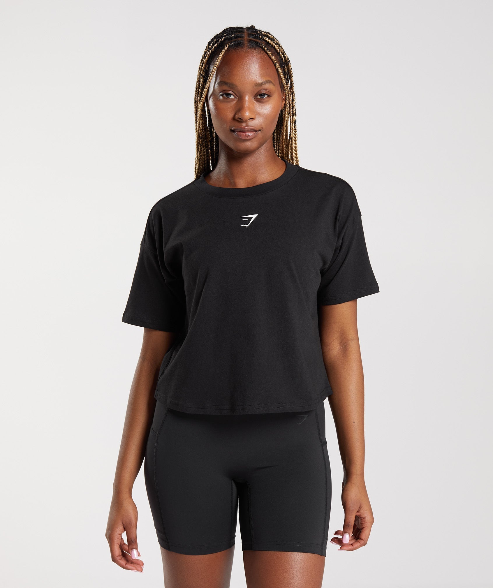 gymshark-central-graphic-midi-tee-black-ss23