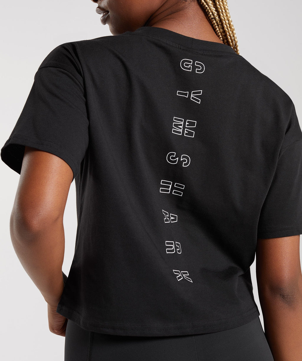 gymshark-central-graphic-midi-tee-black-ss23