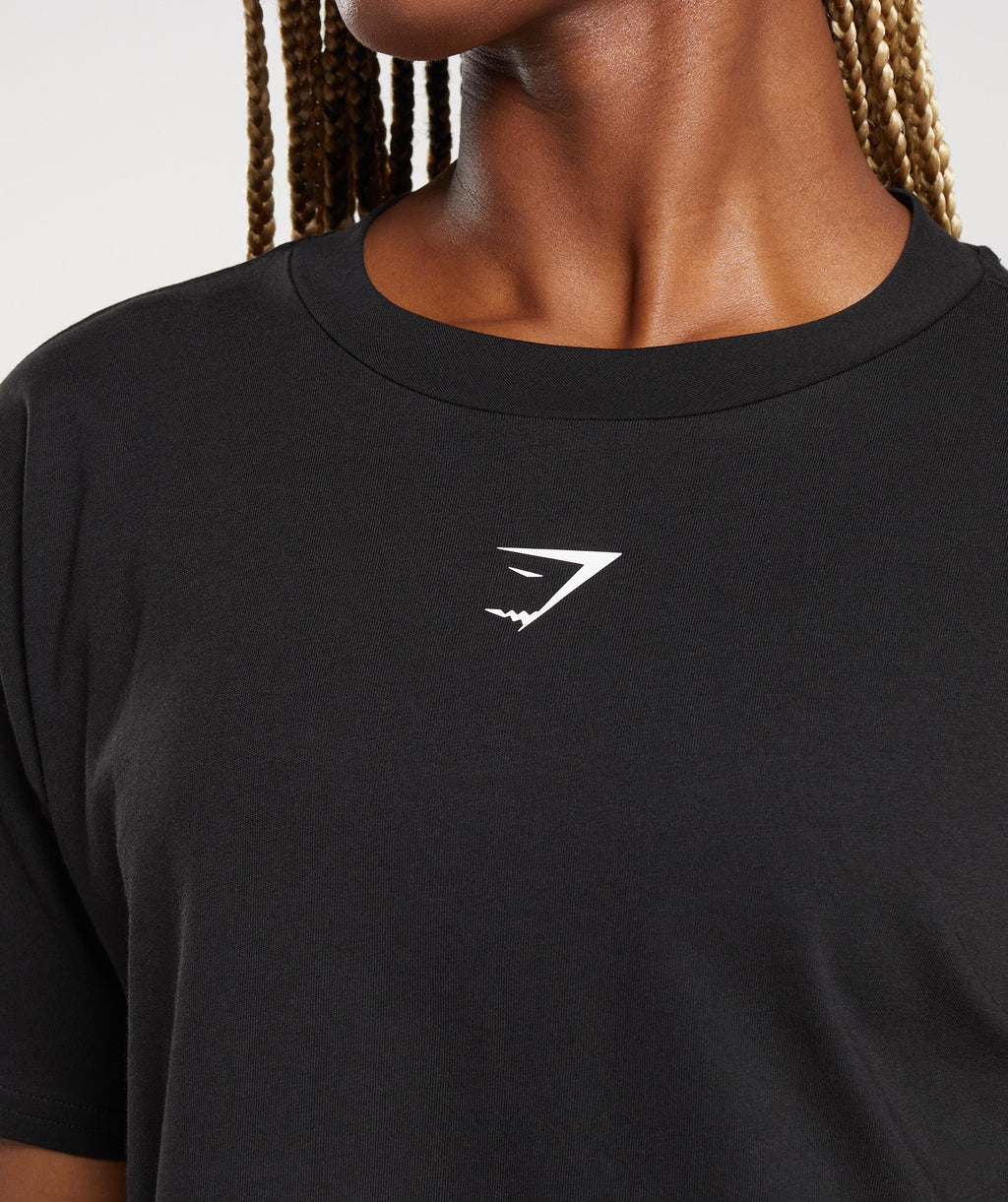 gymshark-central-graphic-midi-tee-black-ss23