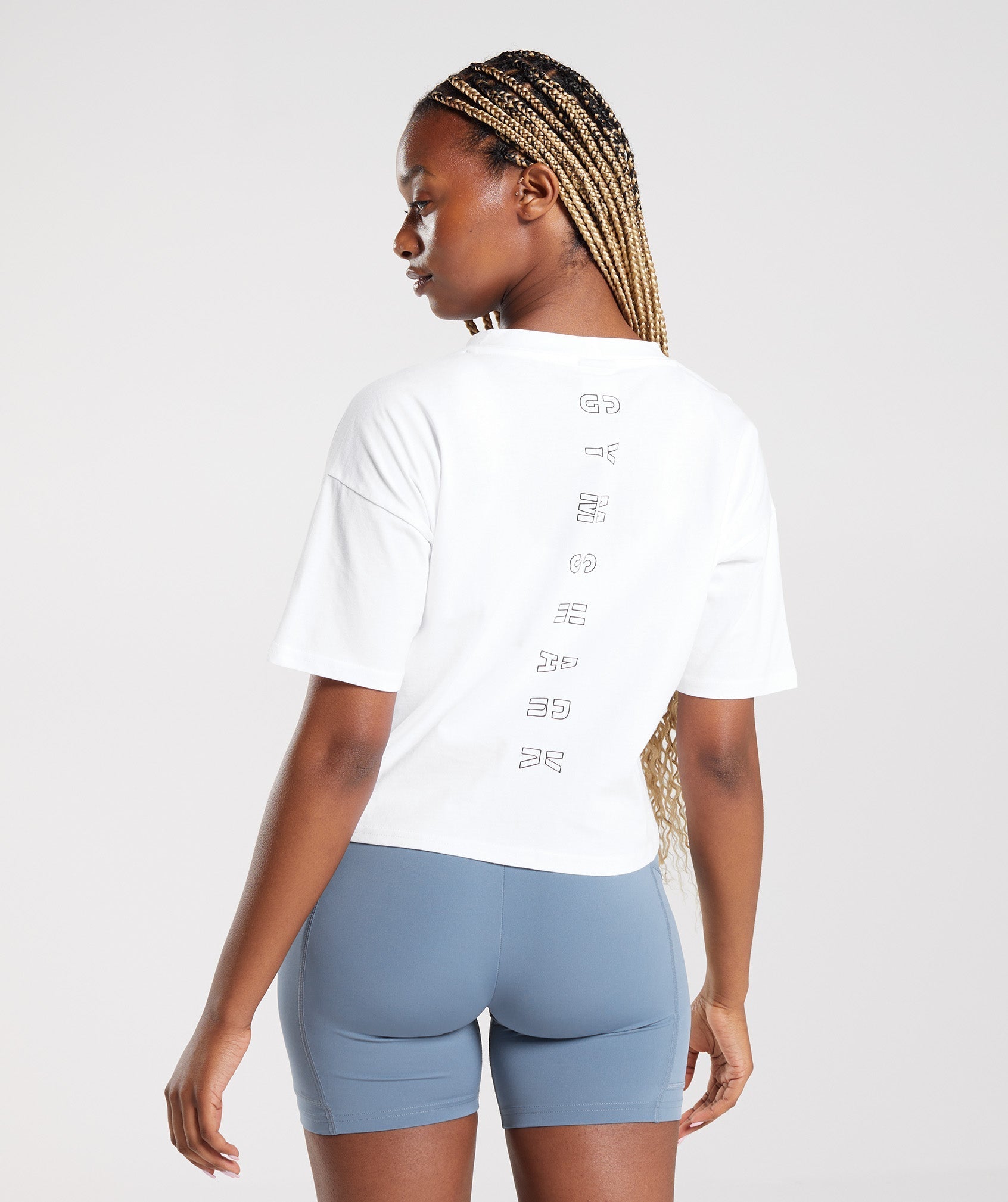 gymshark-central-graphic-midi-tee-white-ss23