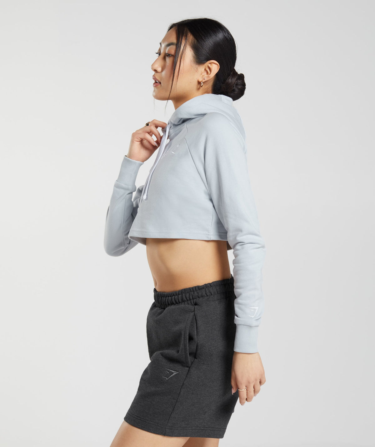 gymshark-embroidered-graphic-cropped-hoodie-grey-ss23